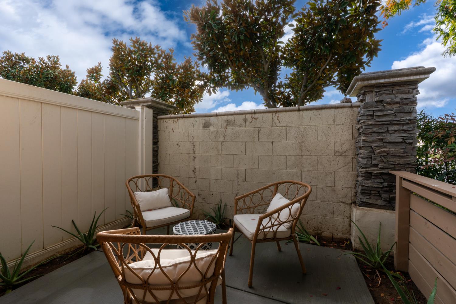 7502 N Trellis Cir, Fresno, CA 93720