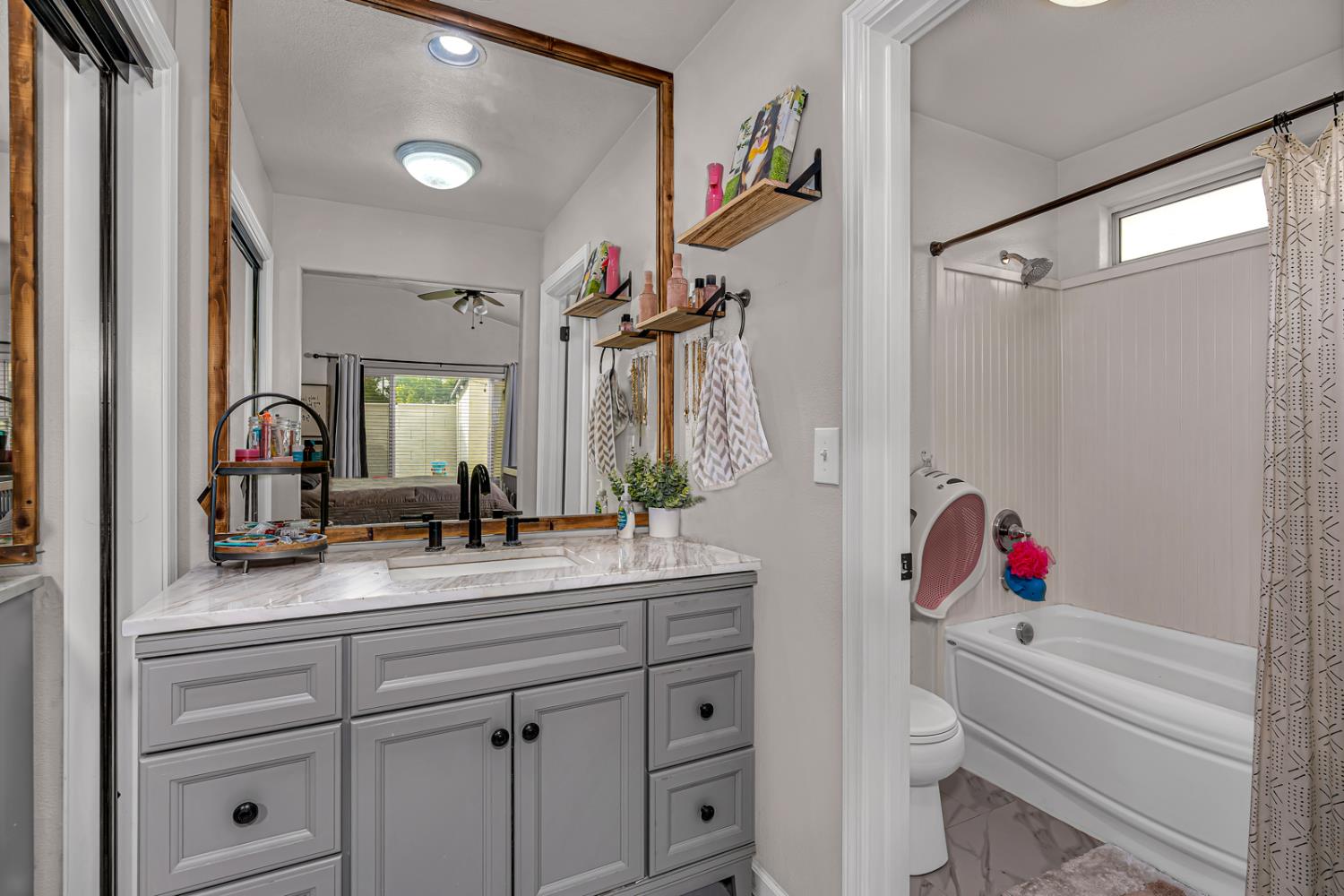 7502 N Trellis Cir, Fresno, CA 93720