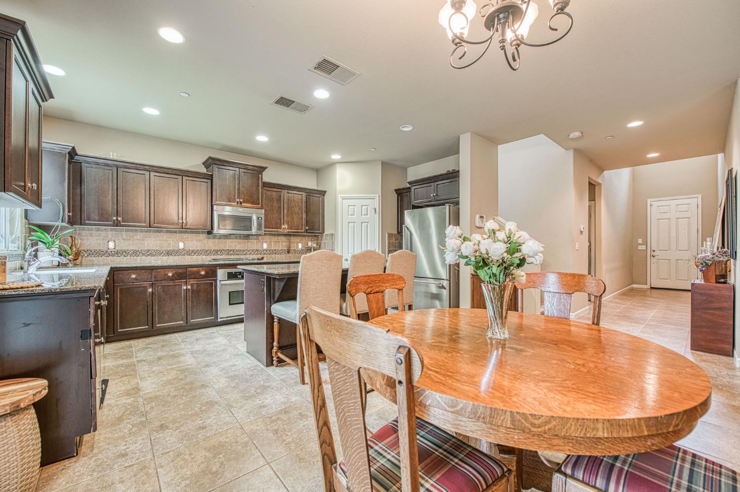 7141 N Lead Ave, Fresno, CA 93711