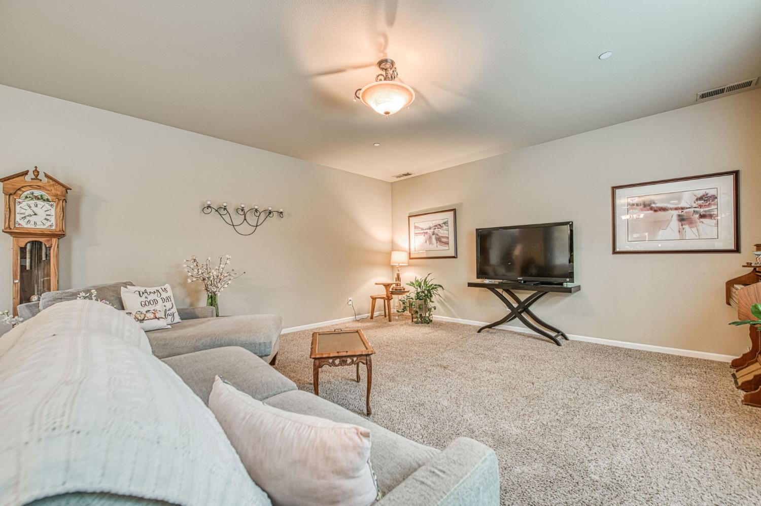 7141 N Lead Ave, Fresno, CA 93711