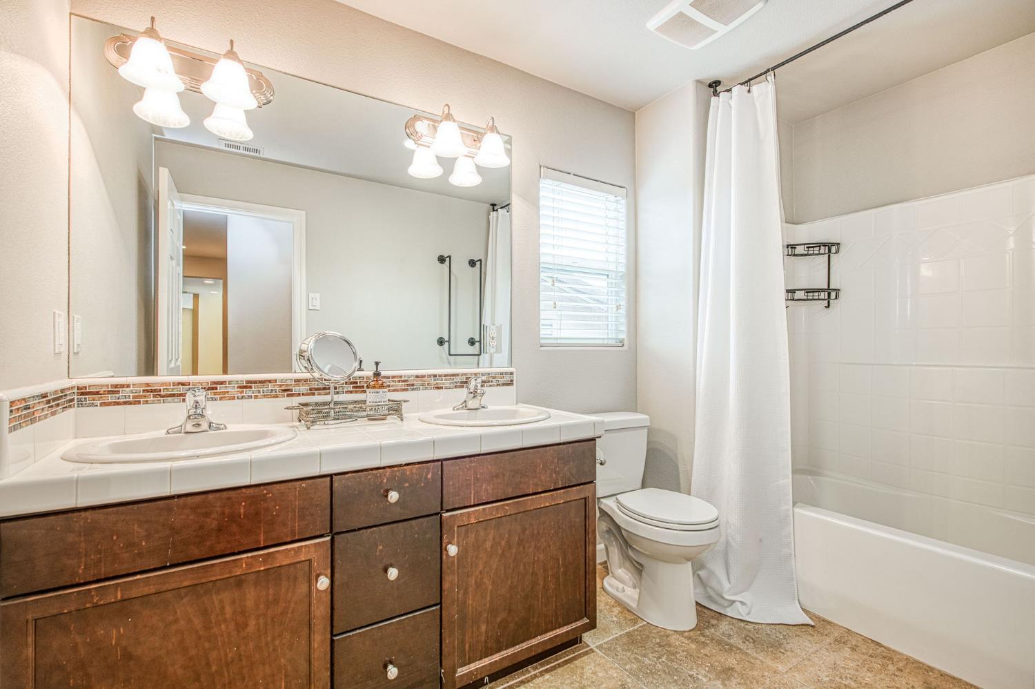 7141 N Lead Ave, Fresno, CA 93711