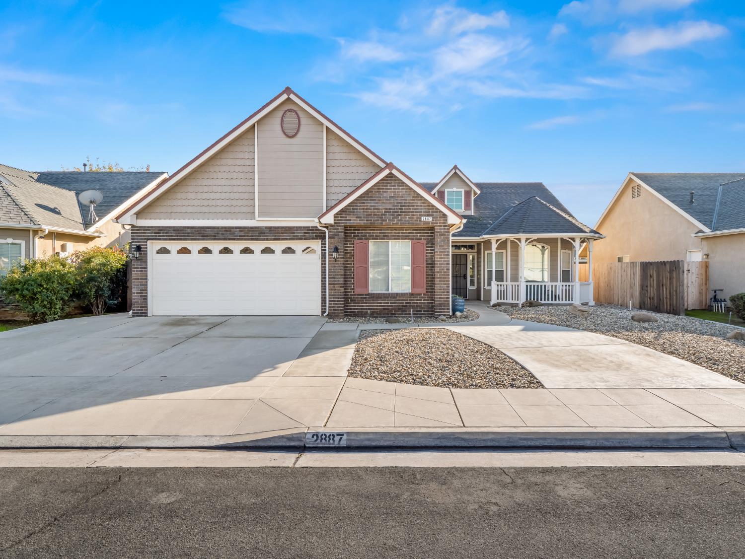 2887 E Christopher Dr, Fresno, CA 93720
