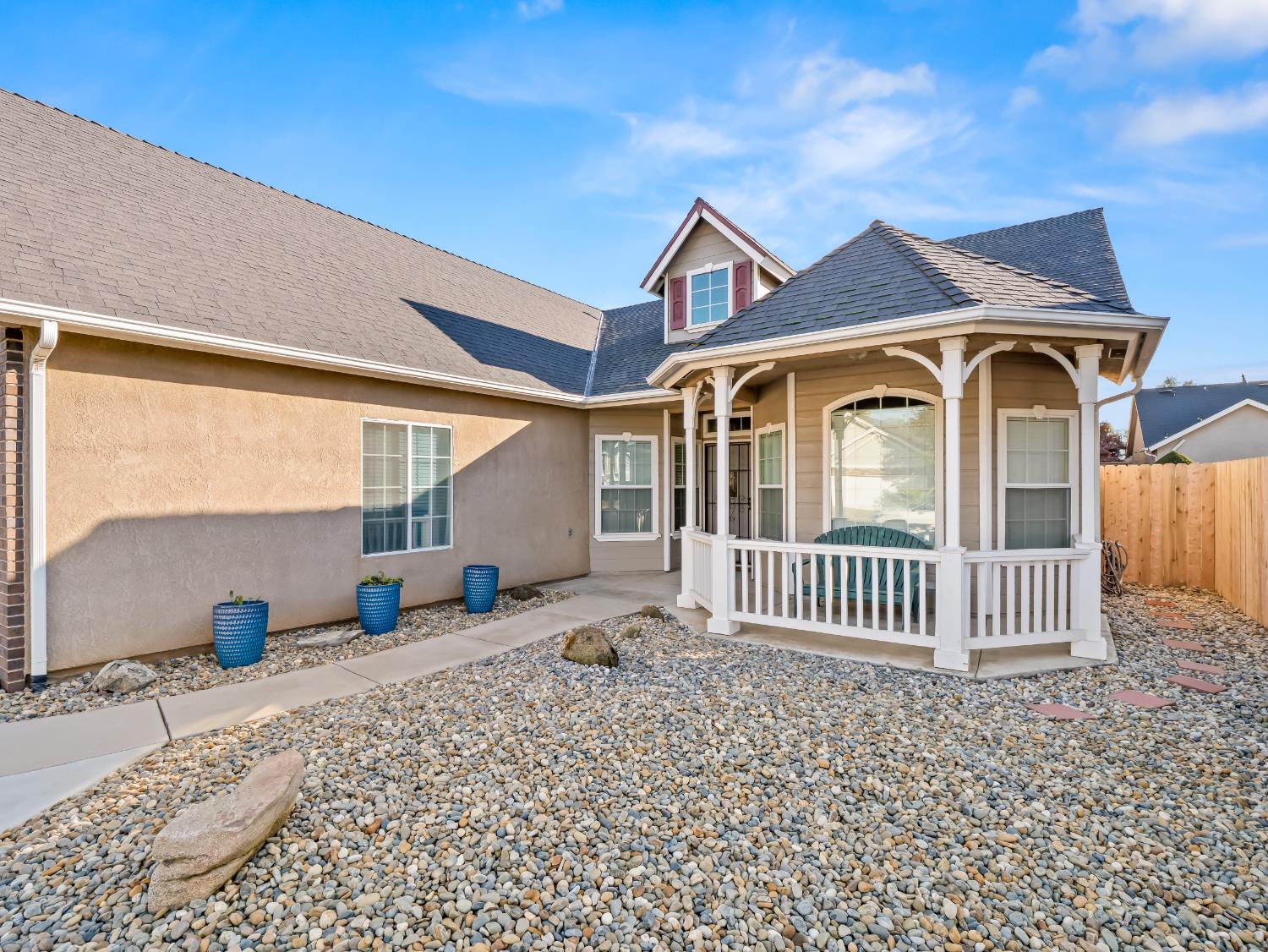 2887 E Christopher Dr, Fresno, CA 93720