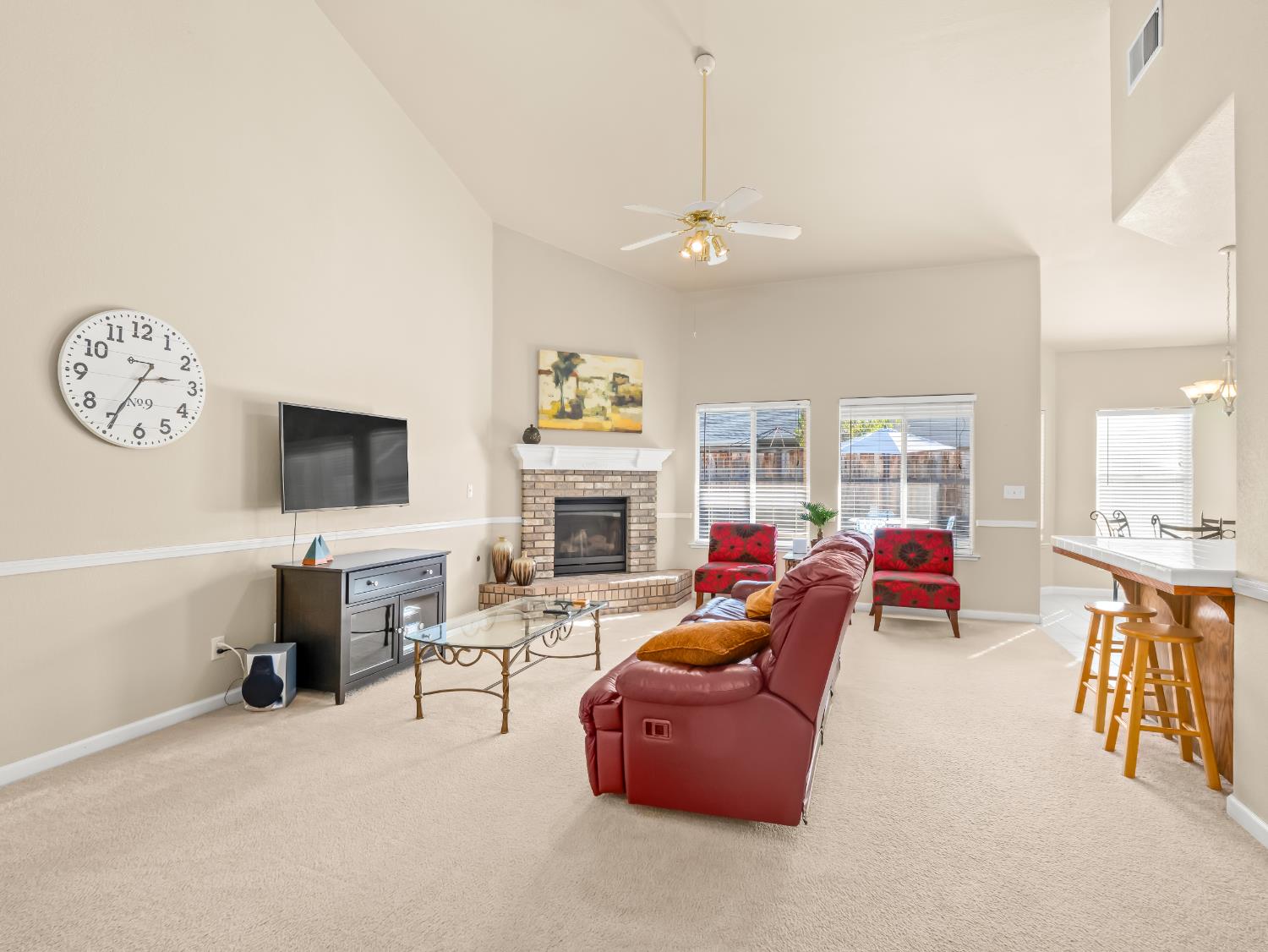 2887 E Christopher Dr, Fresno, CA 93720