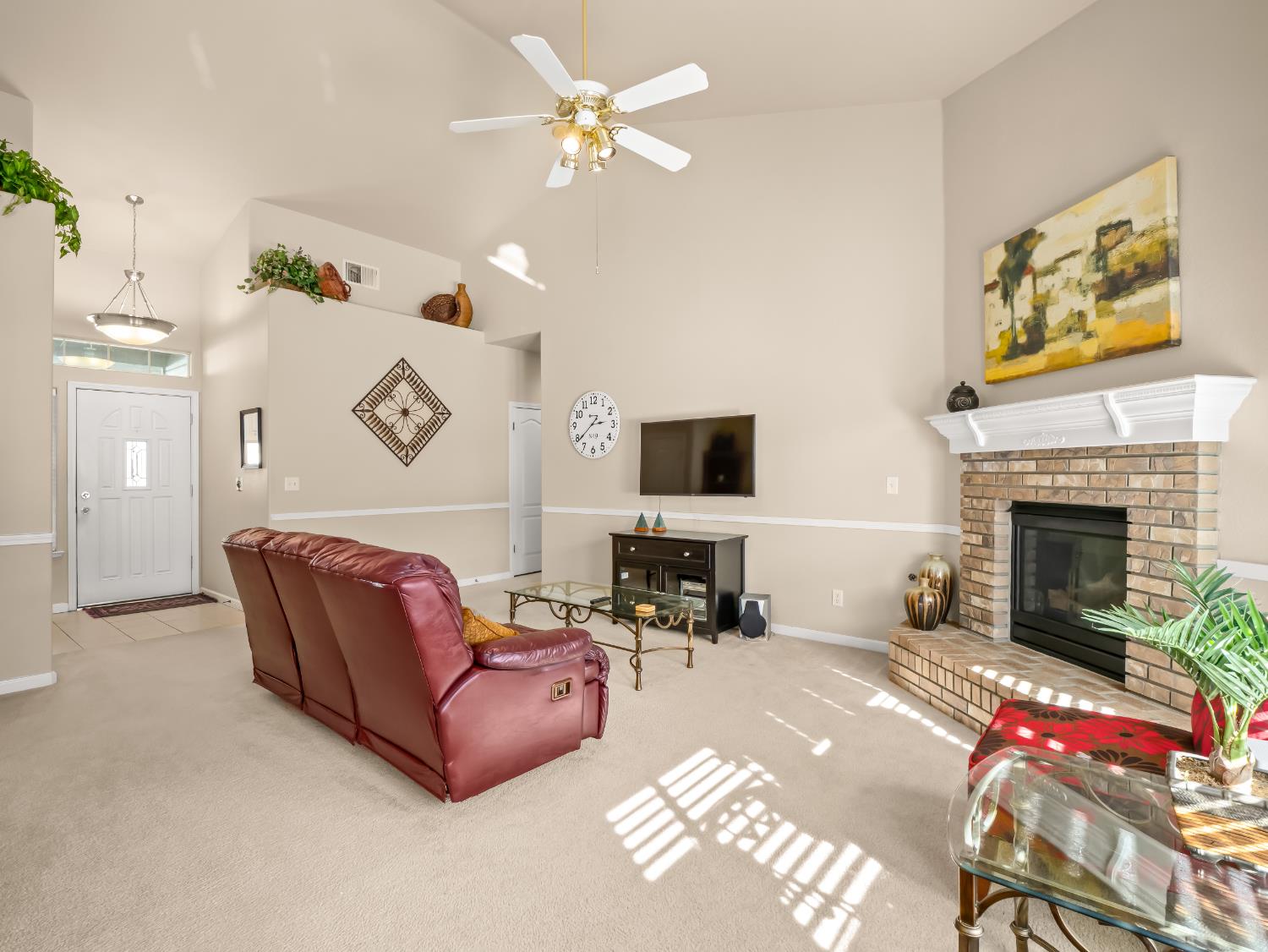 2887 E Christopher Dr, Fresno, CA 93720