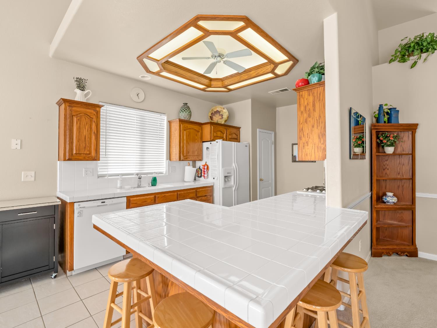 2887 E Christopher Dr, Fresno, CA 93720