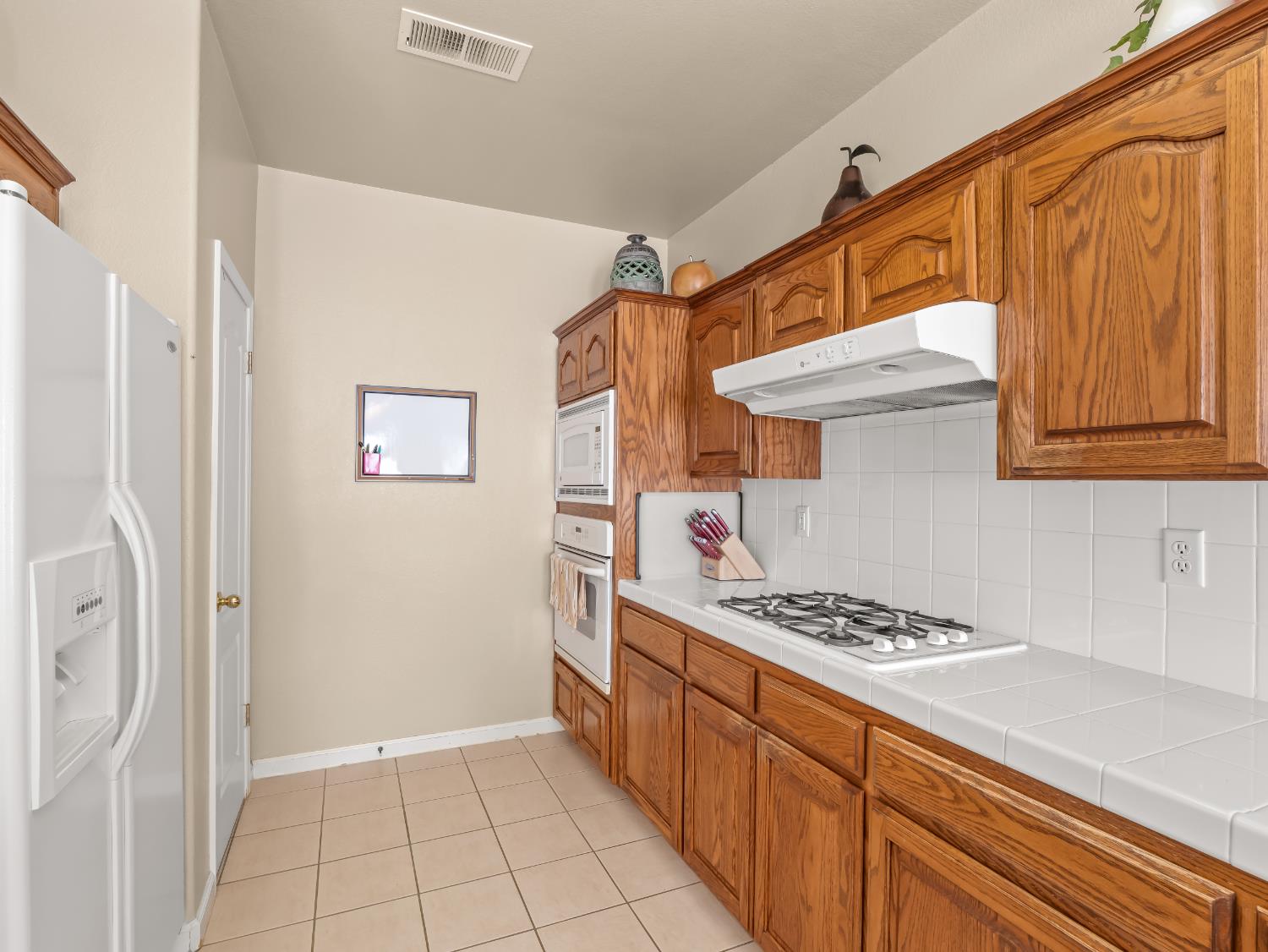 2887 E Christopher Dr, Fresno, CA 93720