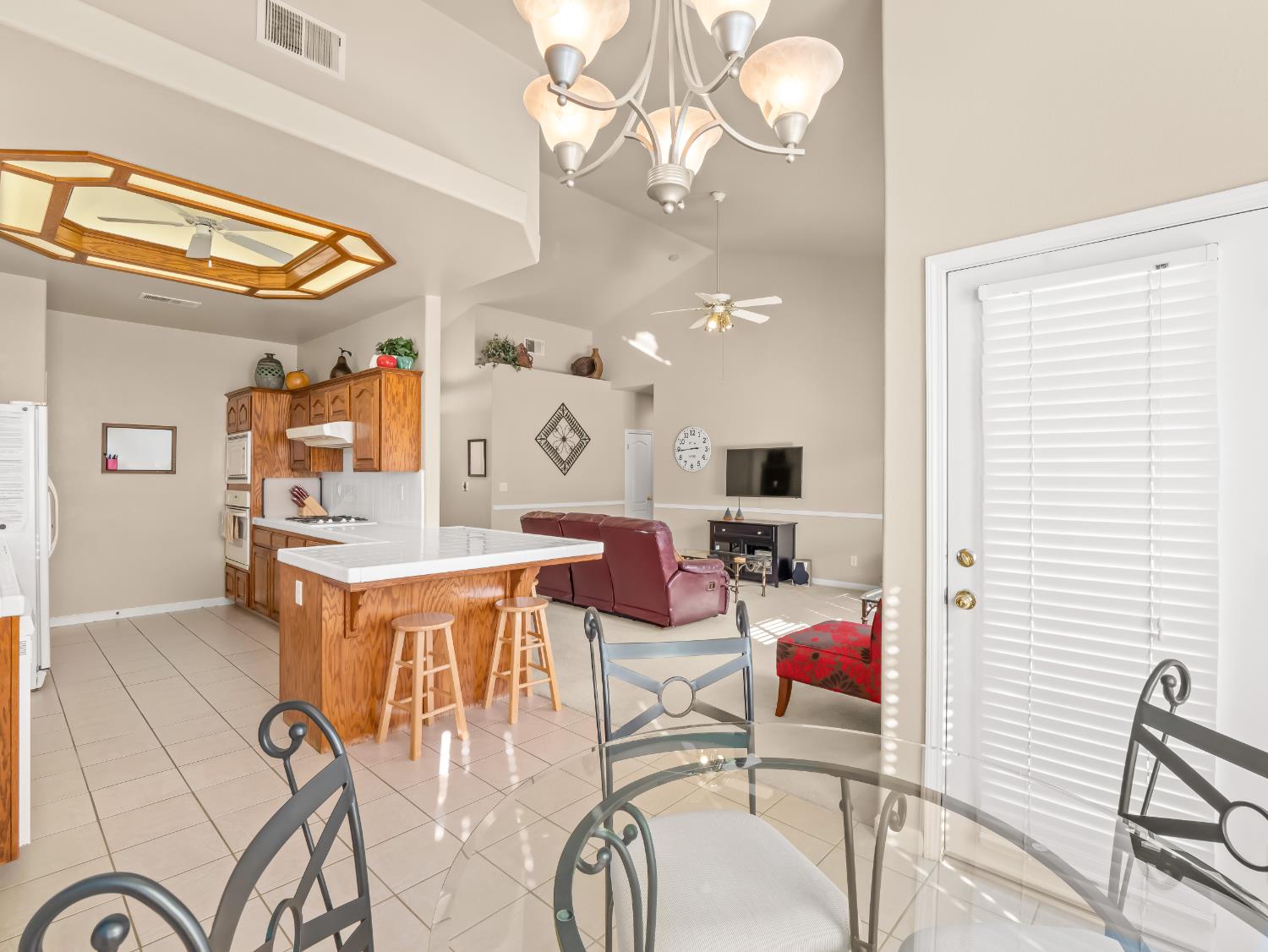 2887 E Christopher Dr, Fresno, CA 93720