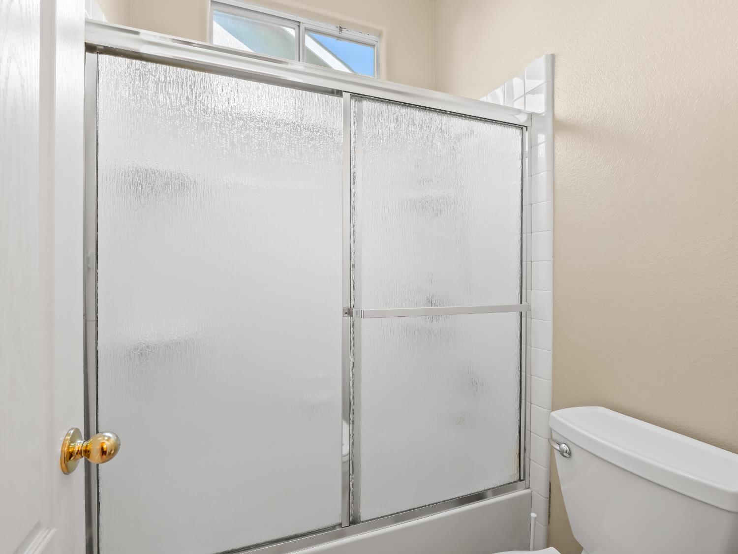 2887 E Christopher Dr, Fresno, CA 93720