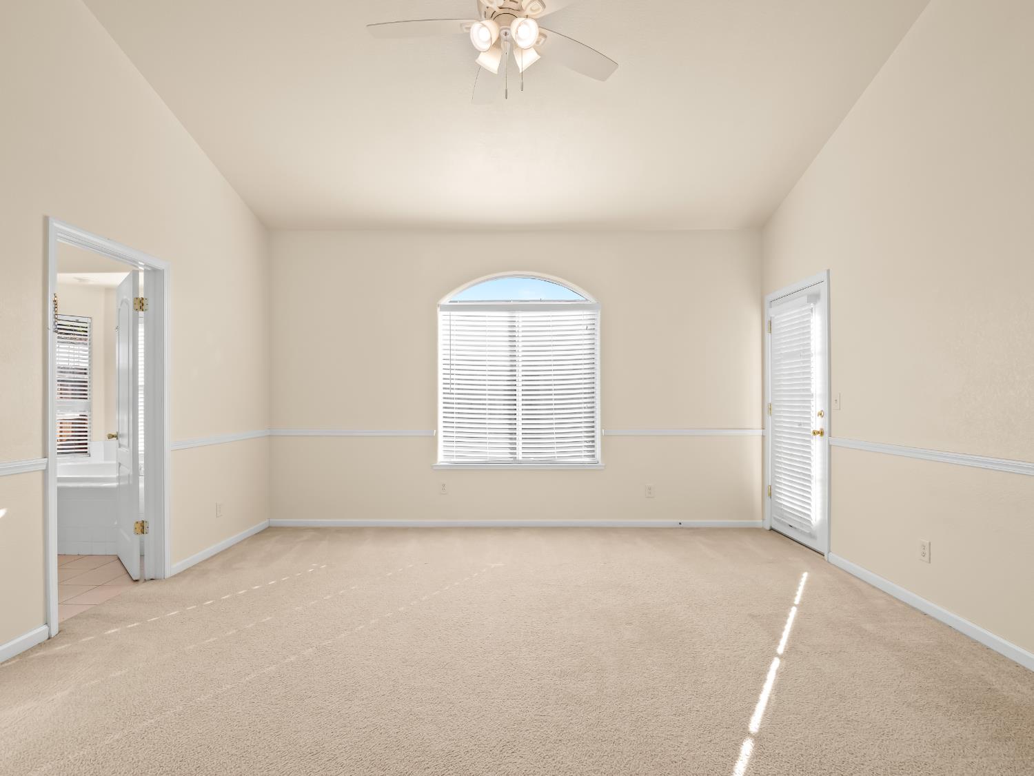 2887 E Christopher Dr, Fresno, CA 93720