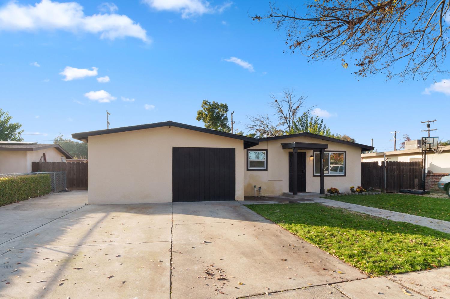 1293 N Bailey Ave, Fresno, CA 93727