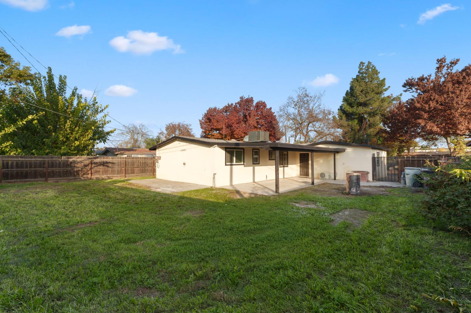 1293 N Bailey Ave, Fresno, CA 93727