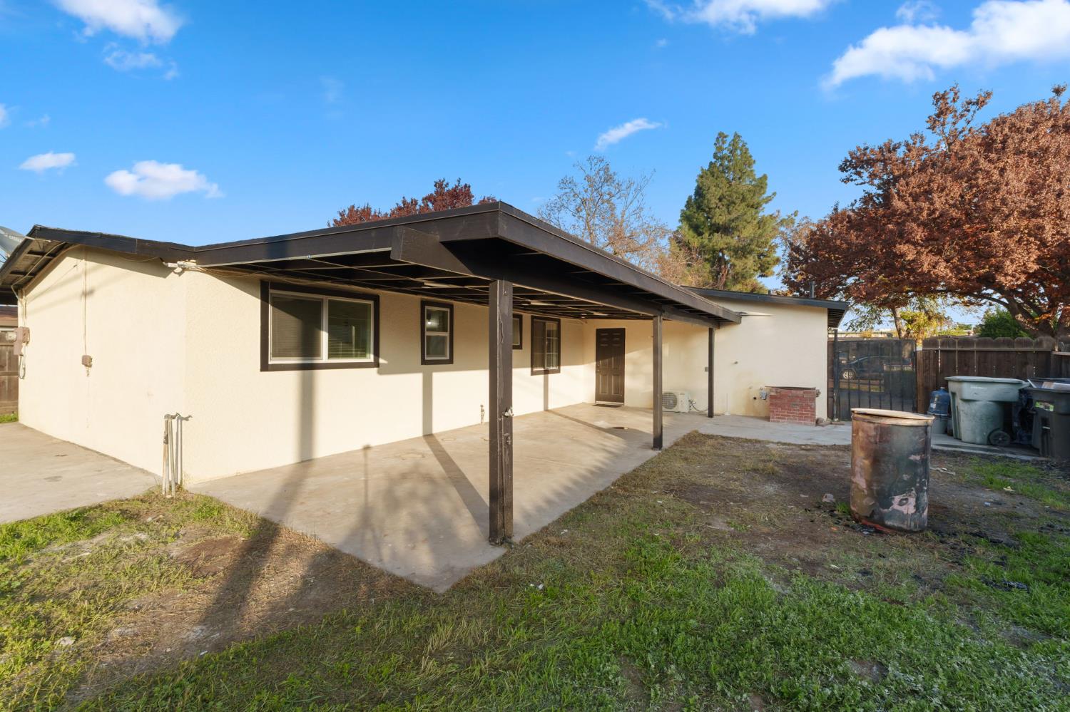 1293 N Bailey Ave, Fresno, CA 93727