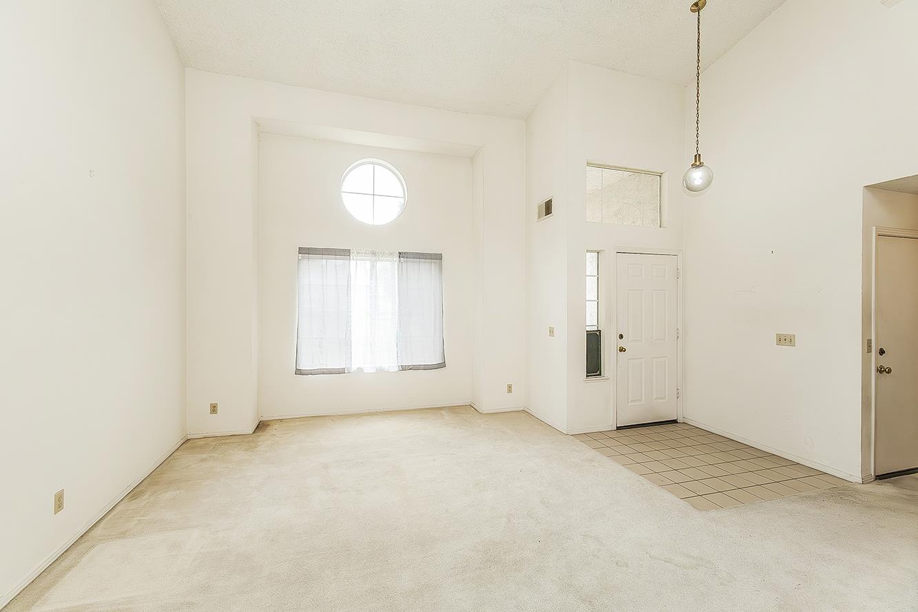 9659 N Shenandoah Ln, Fresno, CA 93720