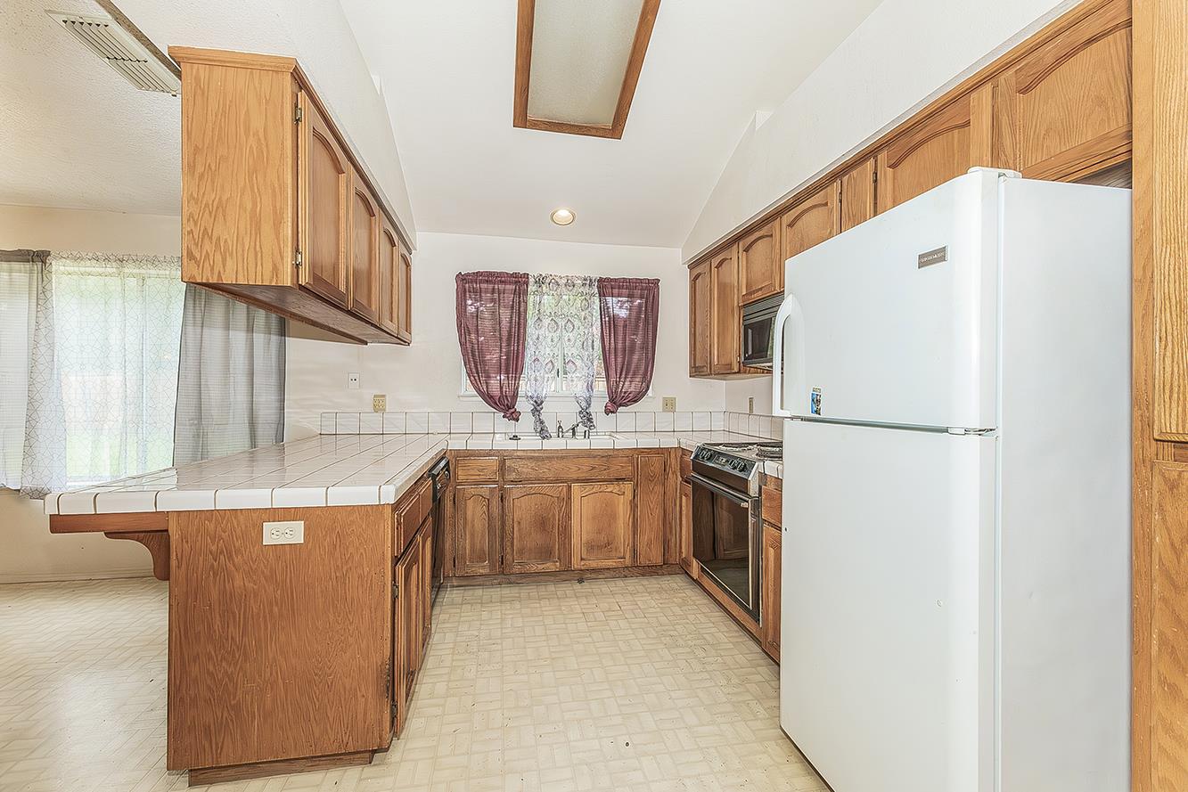 9659 N Shenandoah Ln, Fresno, CA 93720