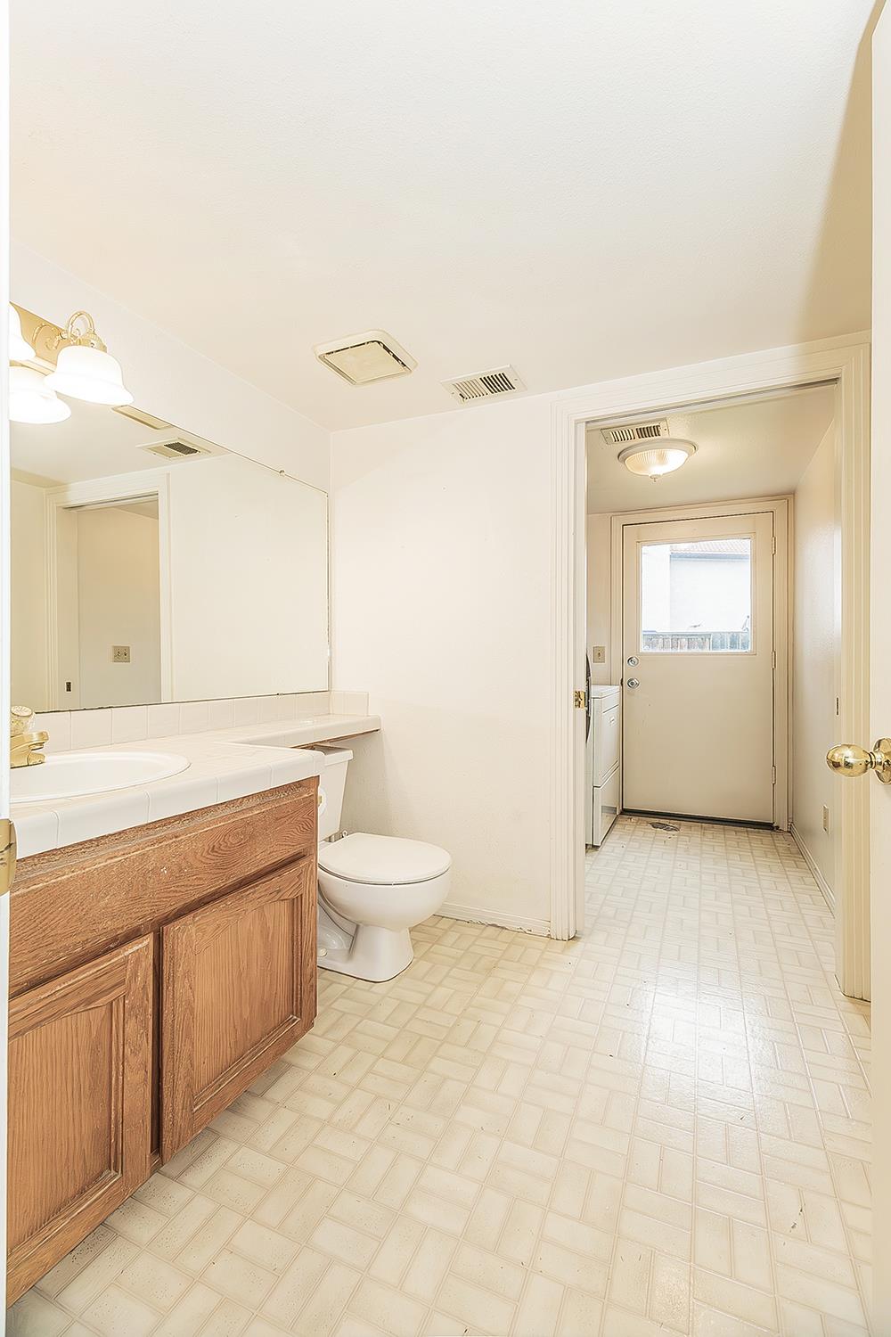 9659 N Shenandoah Ln, Fresno, CA 93720