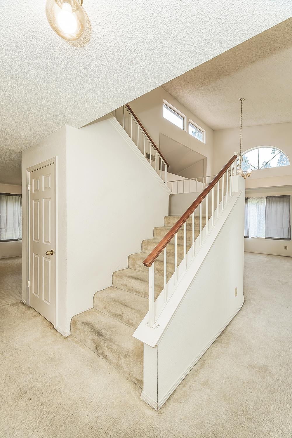 9659 N Shenandoah Ln, Fresno, CA 93720