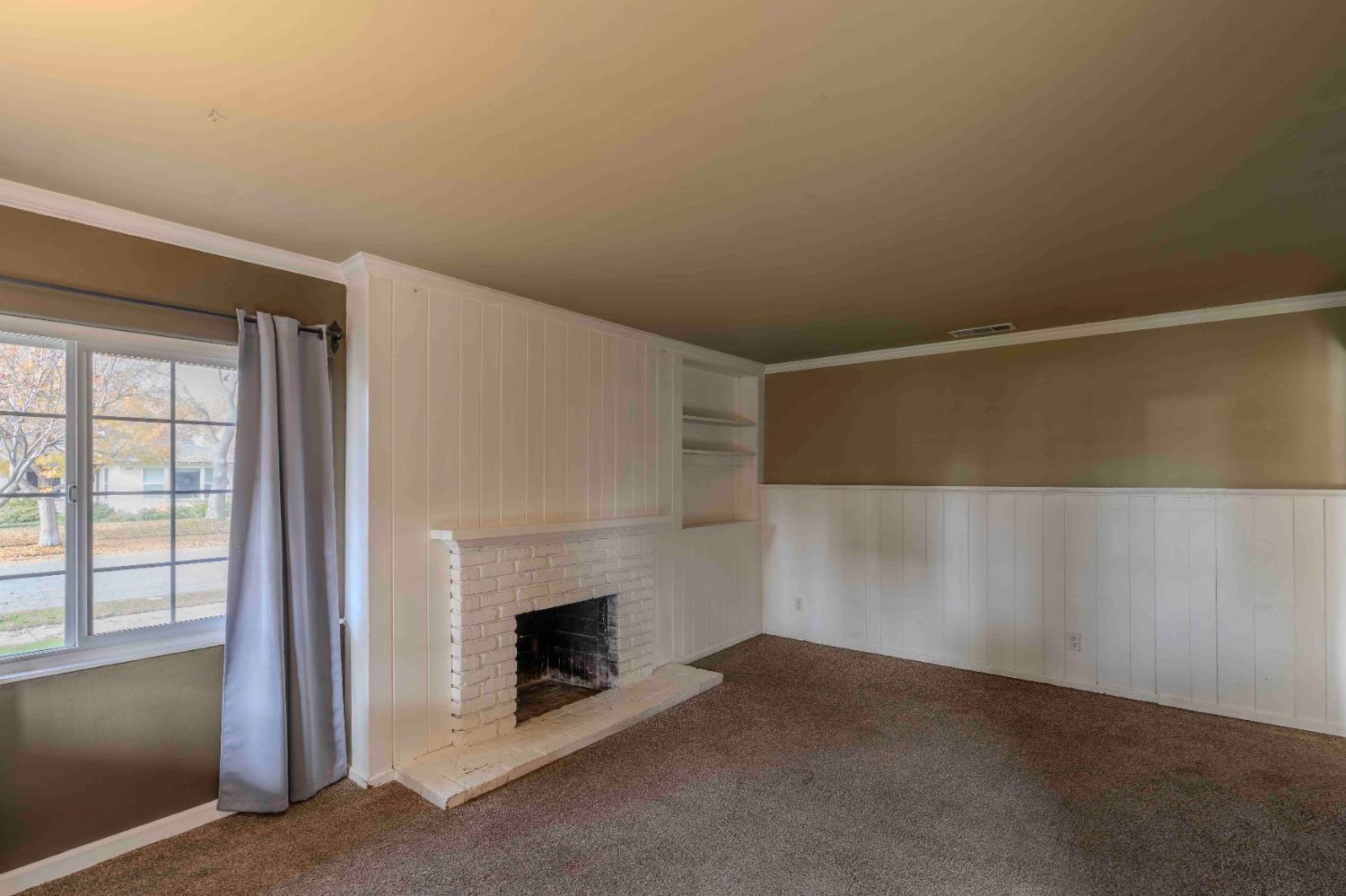 2426 N Adoline Ave, Fresno, CA 93705