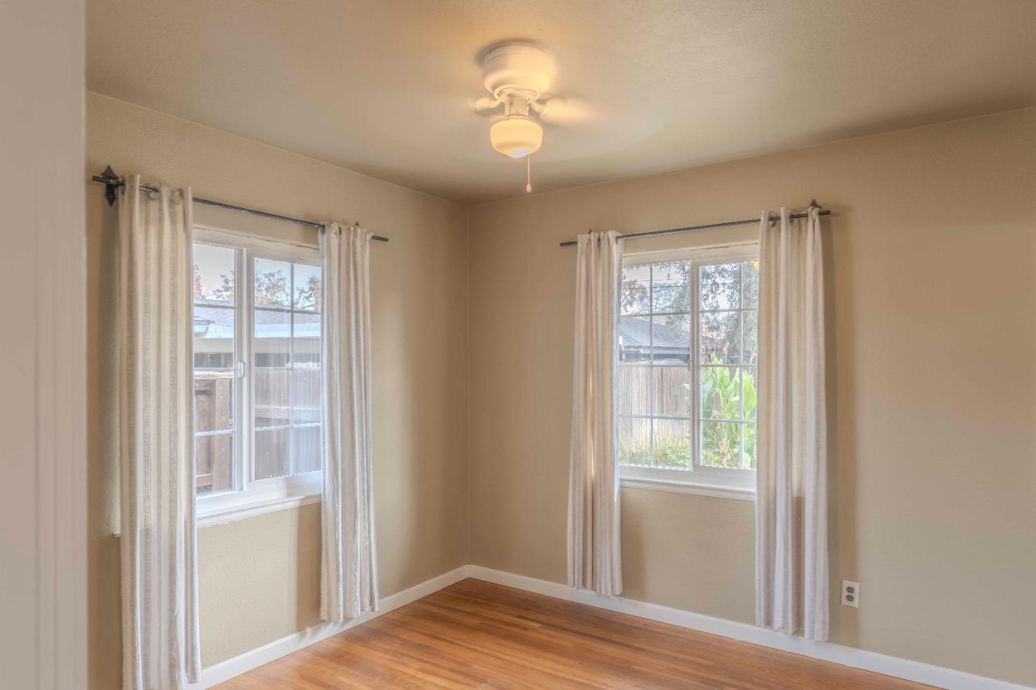 2426 N Adoline Ave, Fresno, CA 93705