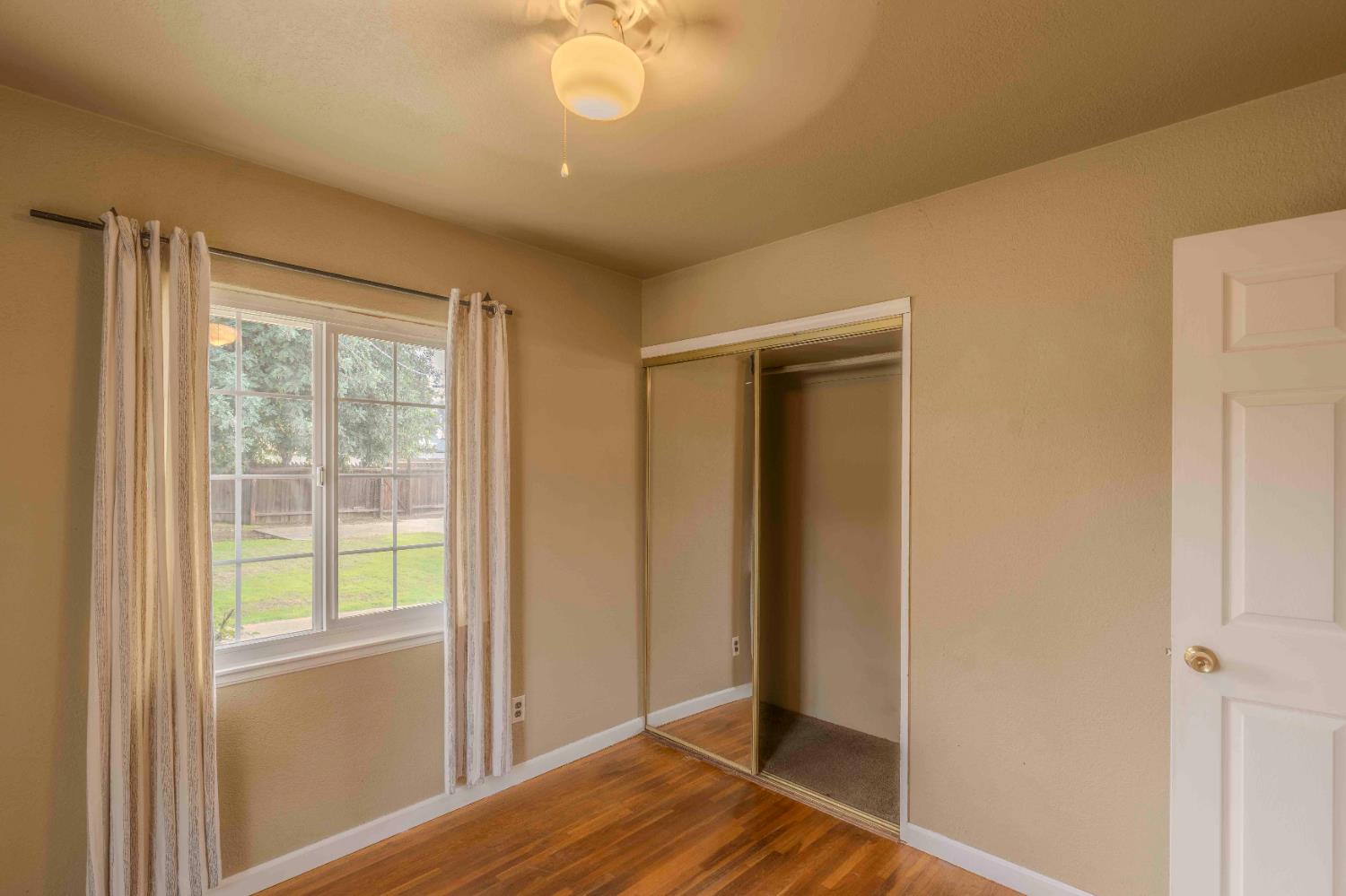 2426 N Adoline Ave, Fresno, CA 93705