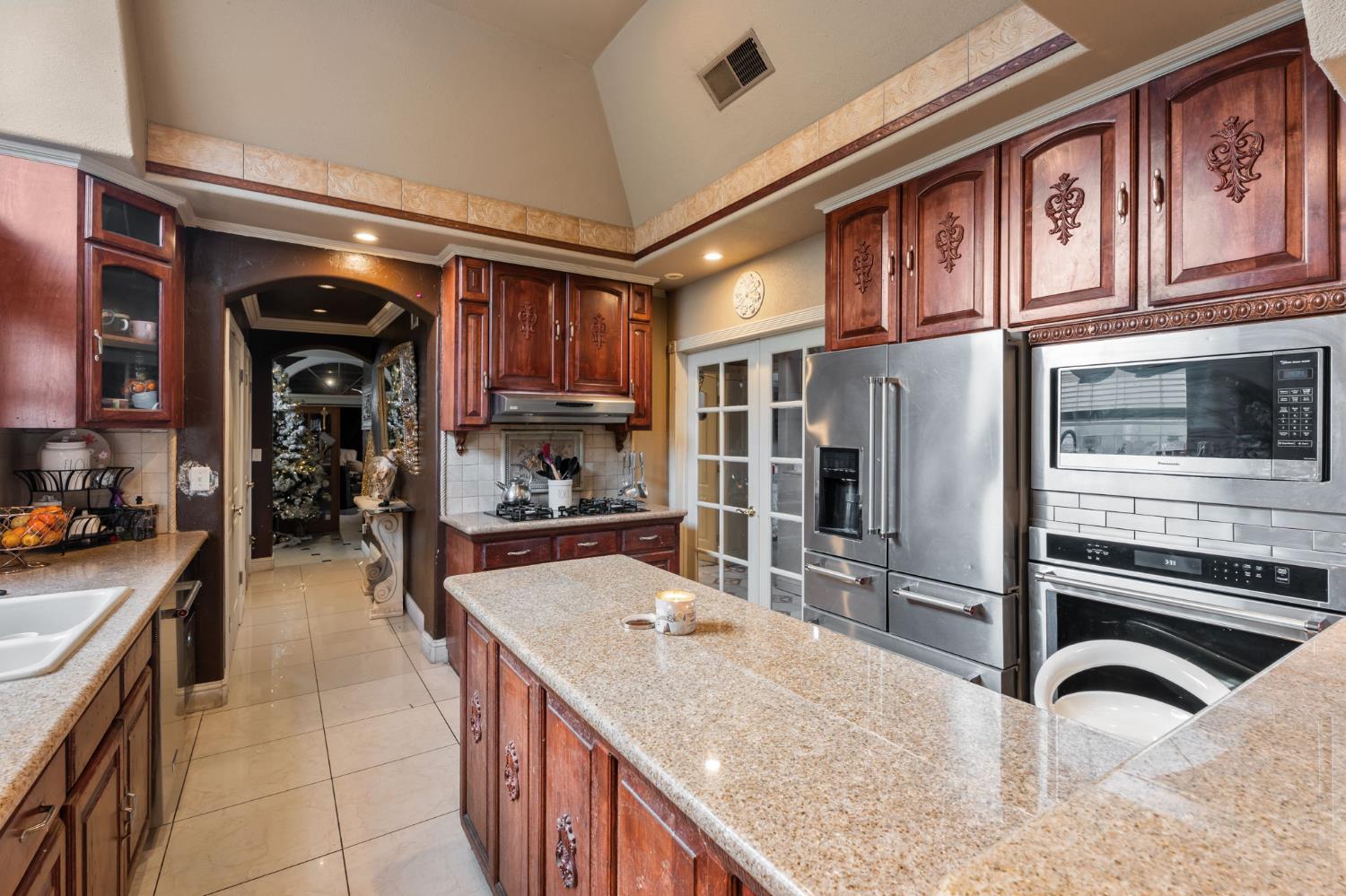 1283 N Calaveras St, Fresno, CA 93728