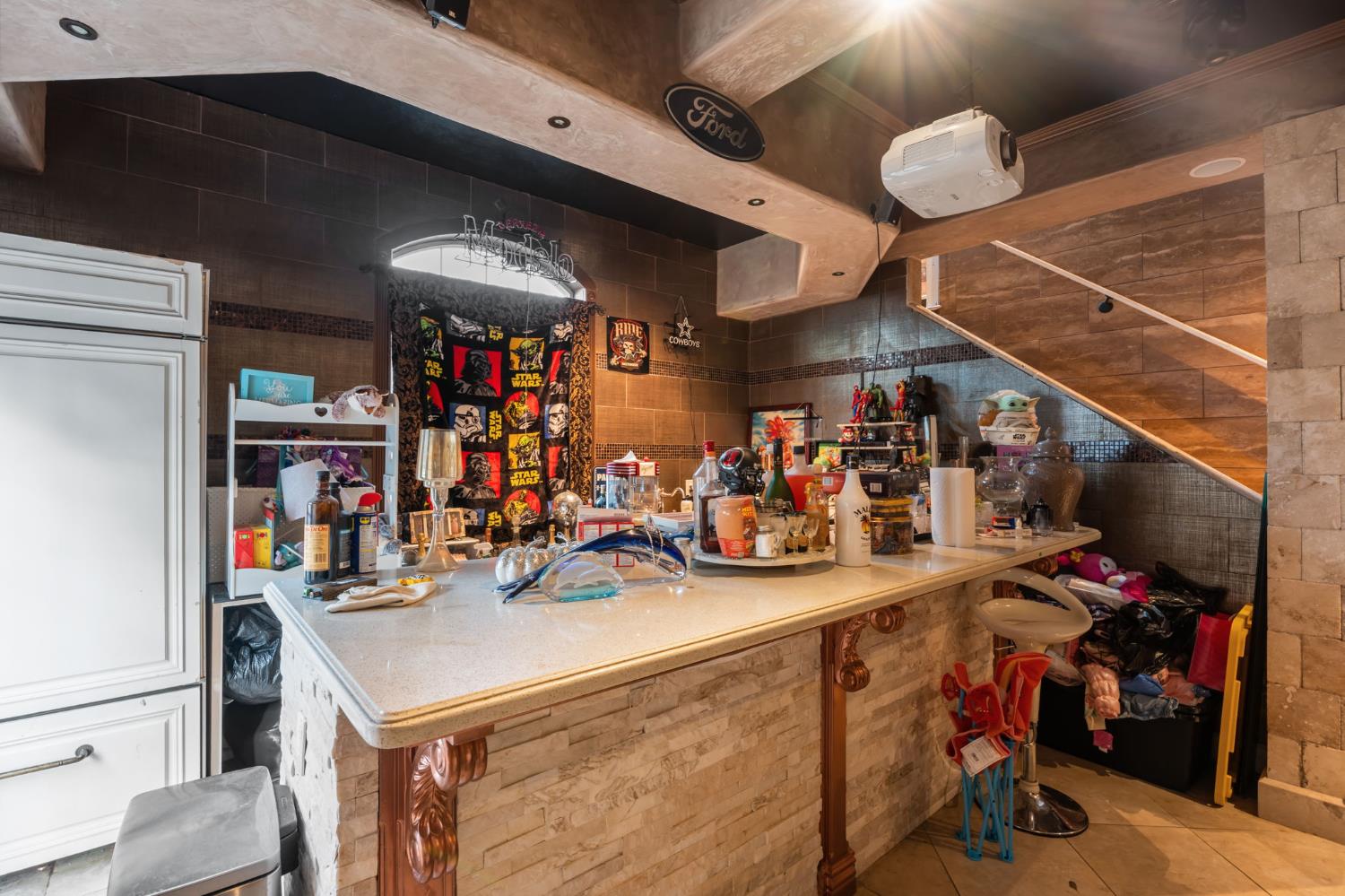 1283 N Calaveras St, Fresno, CA 93728