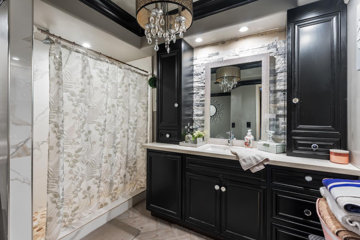 1283 N Calaveras St, Fresno, CA 93728