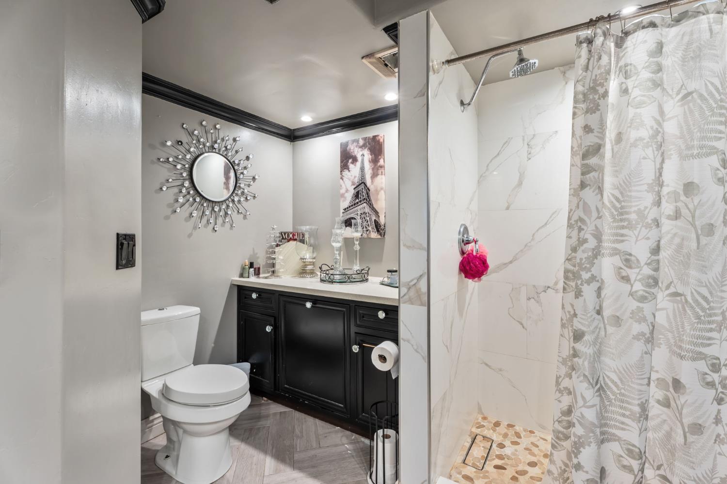 1283 N Calaveras St, Fresno, CA 93728