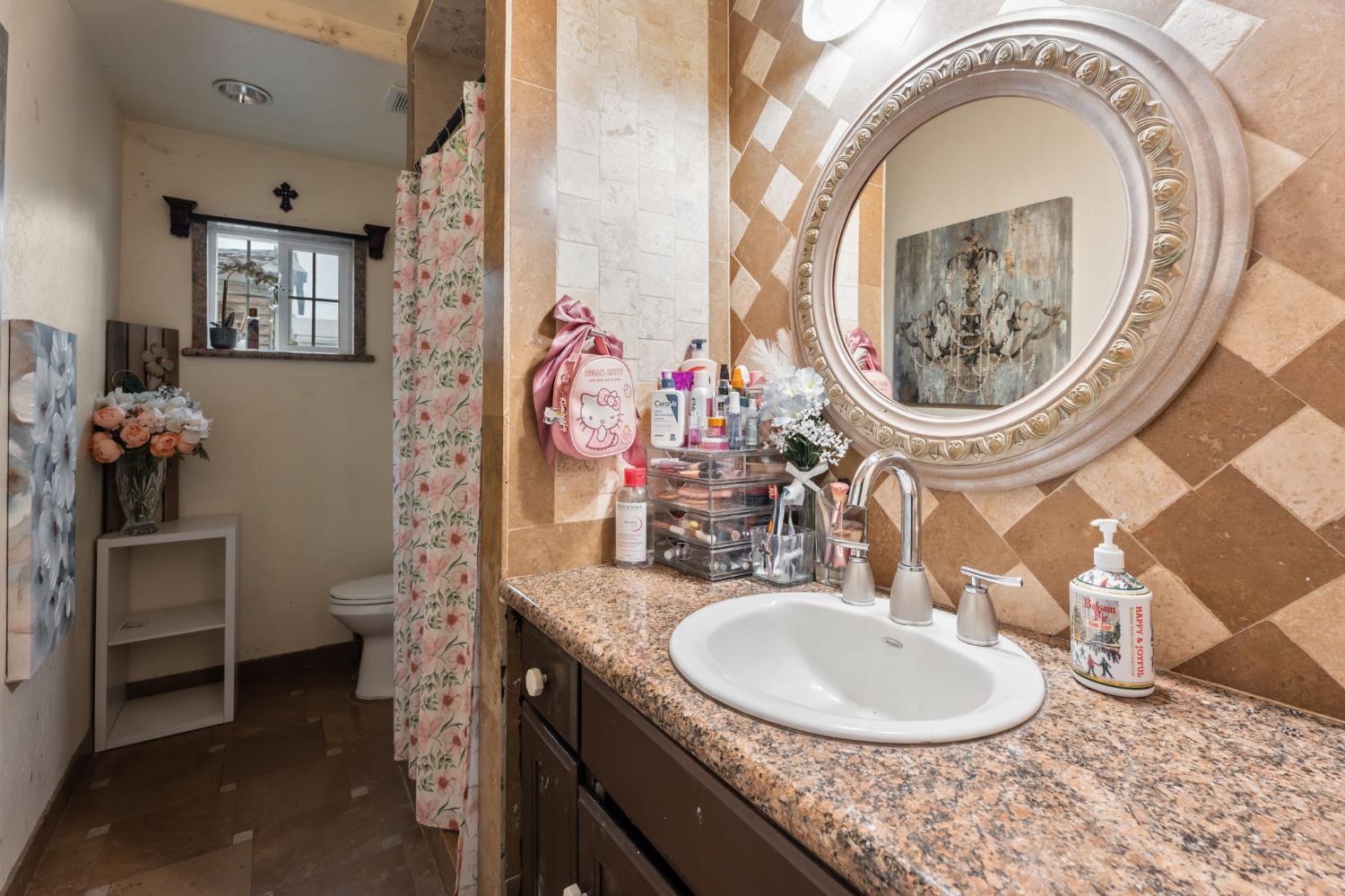 1283 N Calaveras St, Fresno, CA 93728