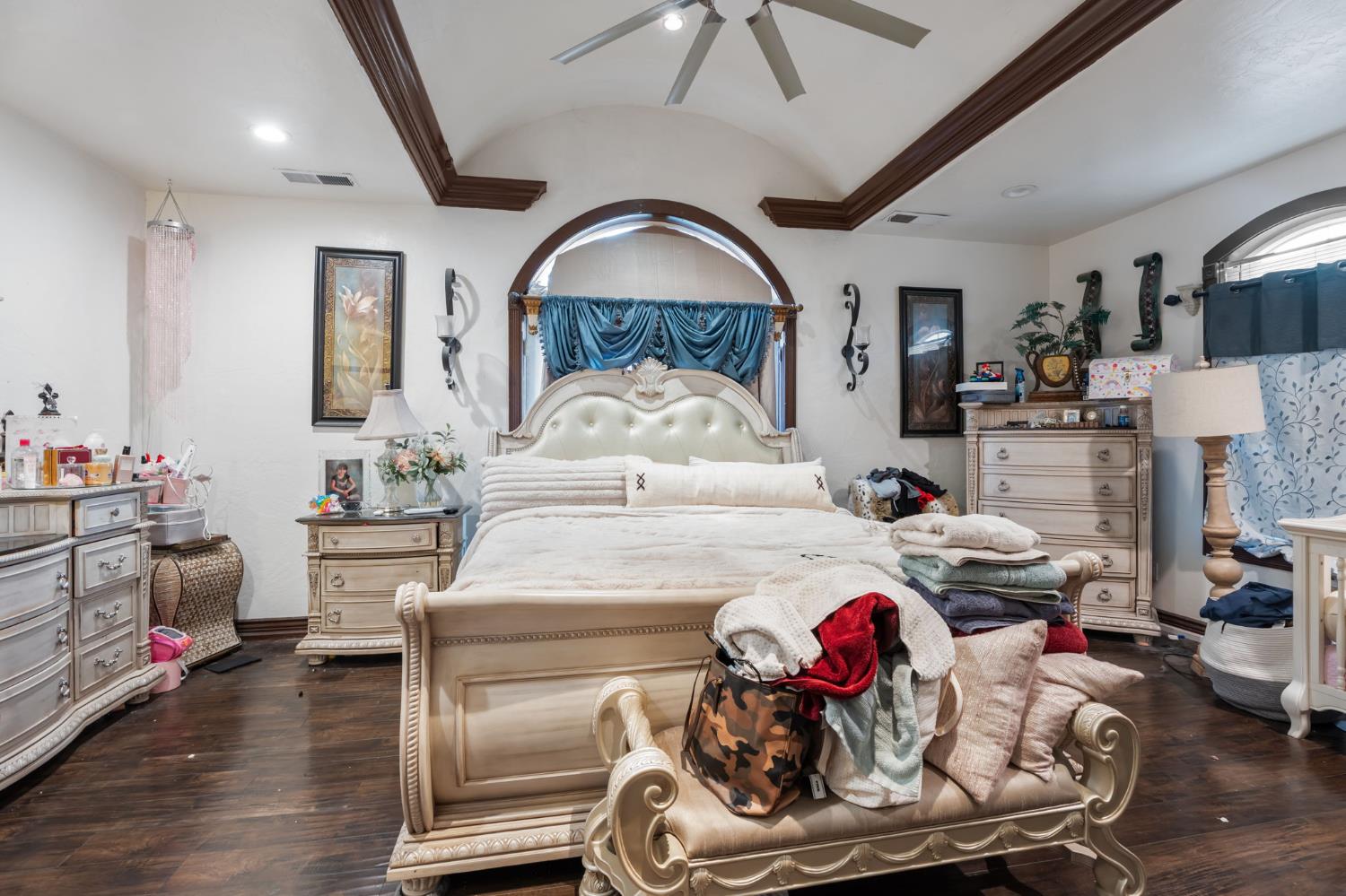 1283 N Calaveras St, Fresno, CA 93728