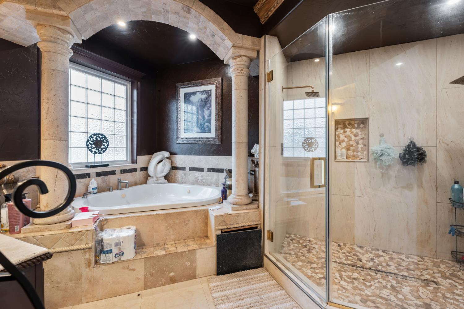 1283 N Calaveras St, Fresno, CA 93728