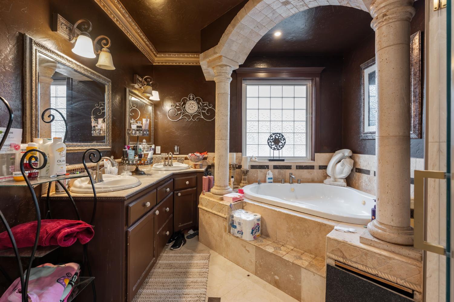 1283 N Calaveras St, Fresno, CA 93728