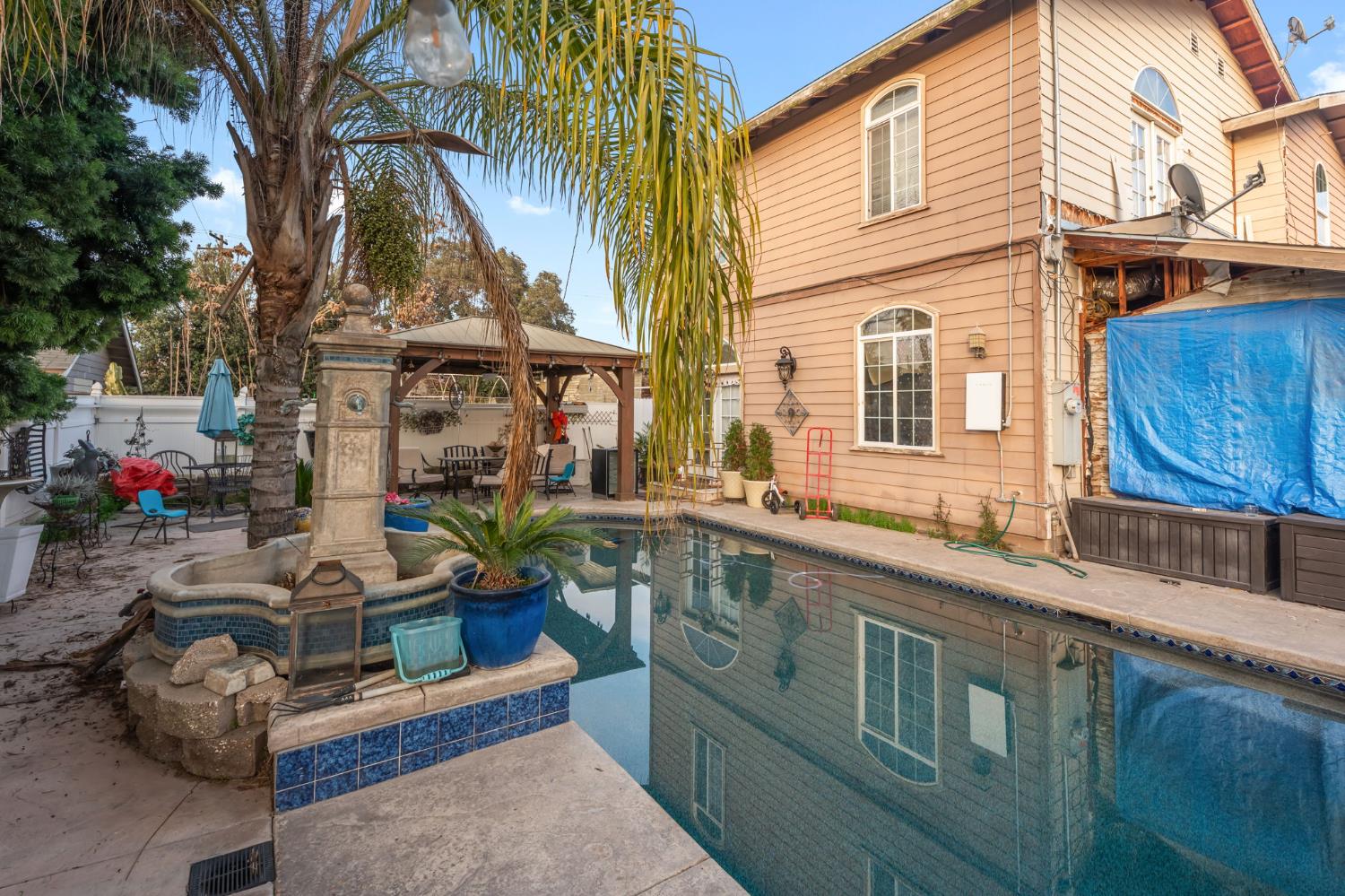 1283 N Calaveras St, Fresno, CA 93728