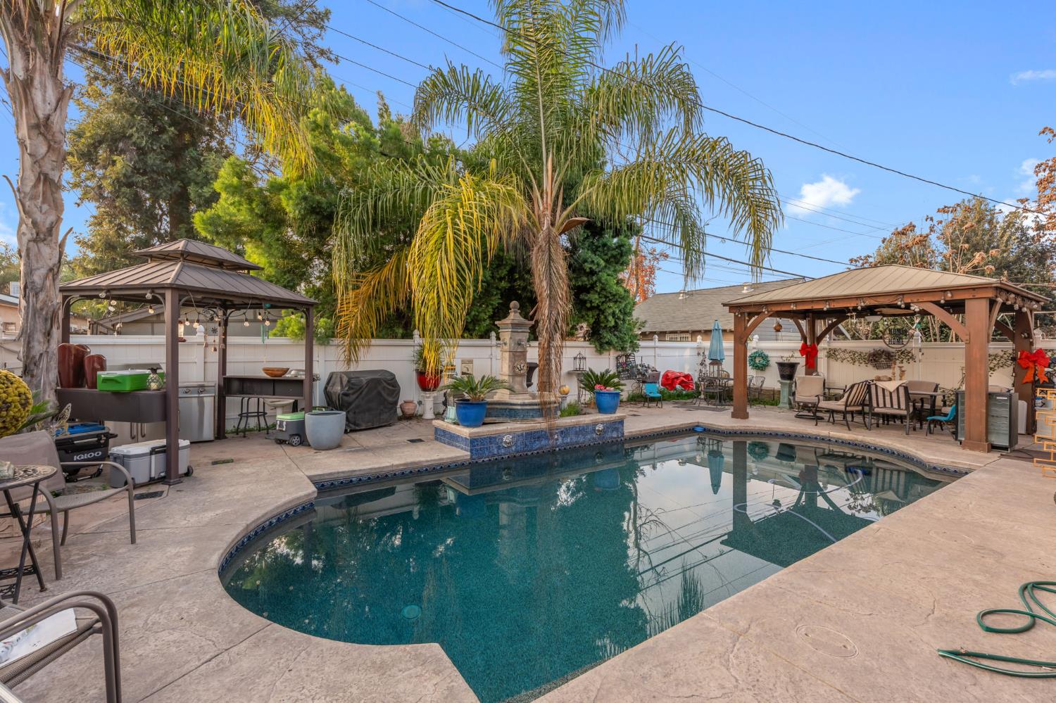 1283 N Calaveras St, Fresno, CA 93728