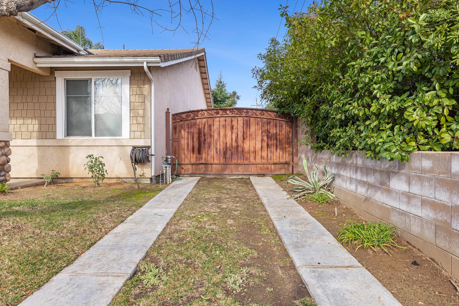 5787 E Byrd Ave, Fresno, CA 93727