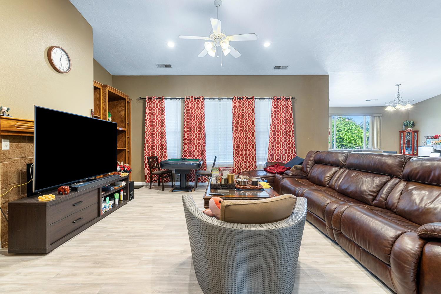 5787 E Byrd Ave, Fresno, CA 93727