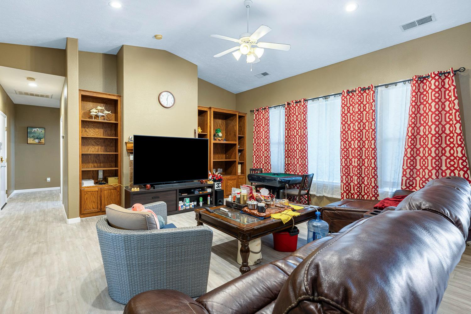 5787 E Byrd Ave, Fresno, CA 93727