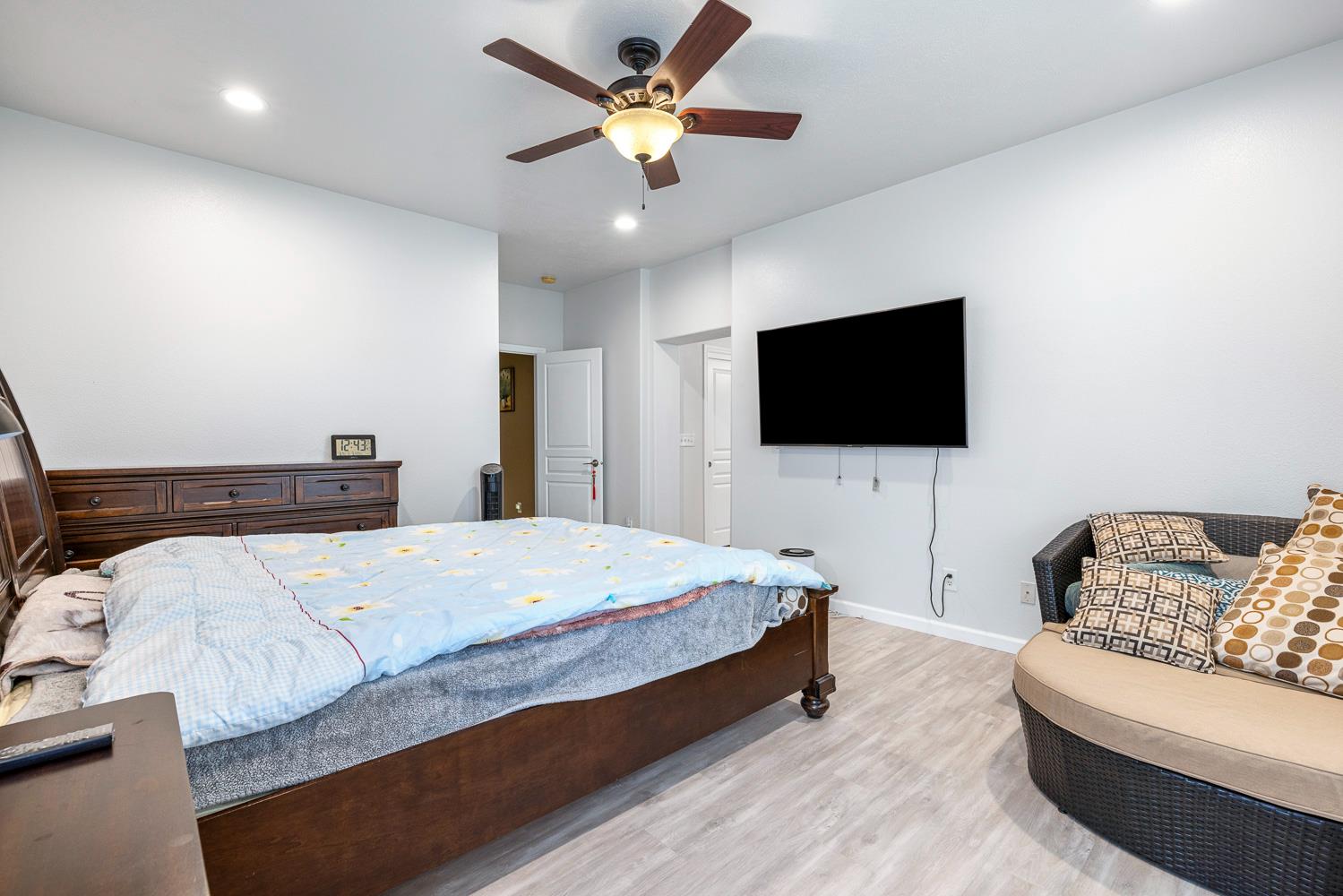 5787 E Byrd Ave, Fresno, CA 93727