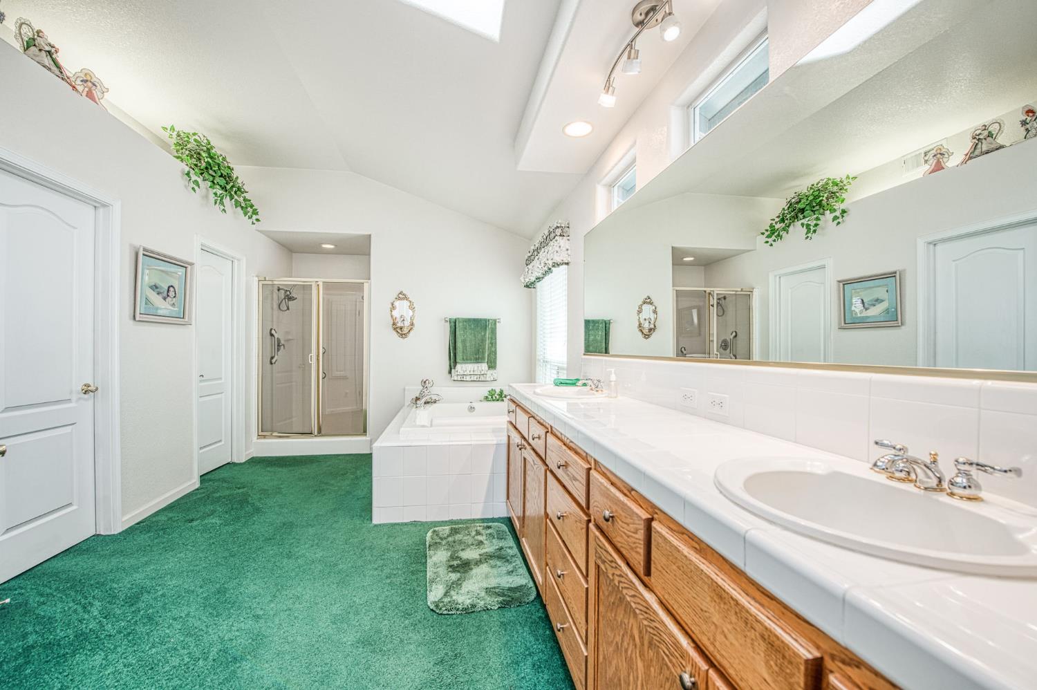 2196 W Beechwood Ave, Fresno, CA 93711