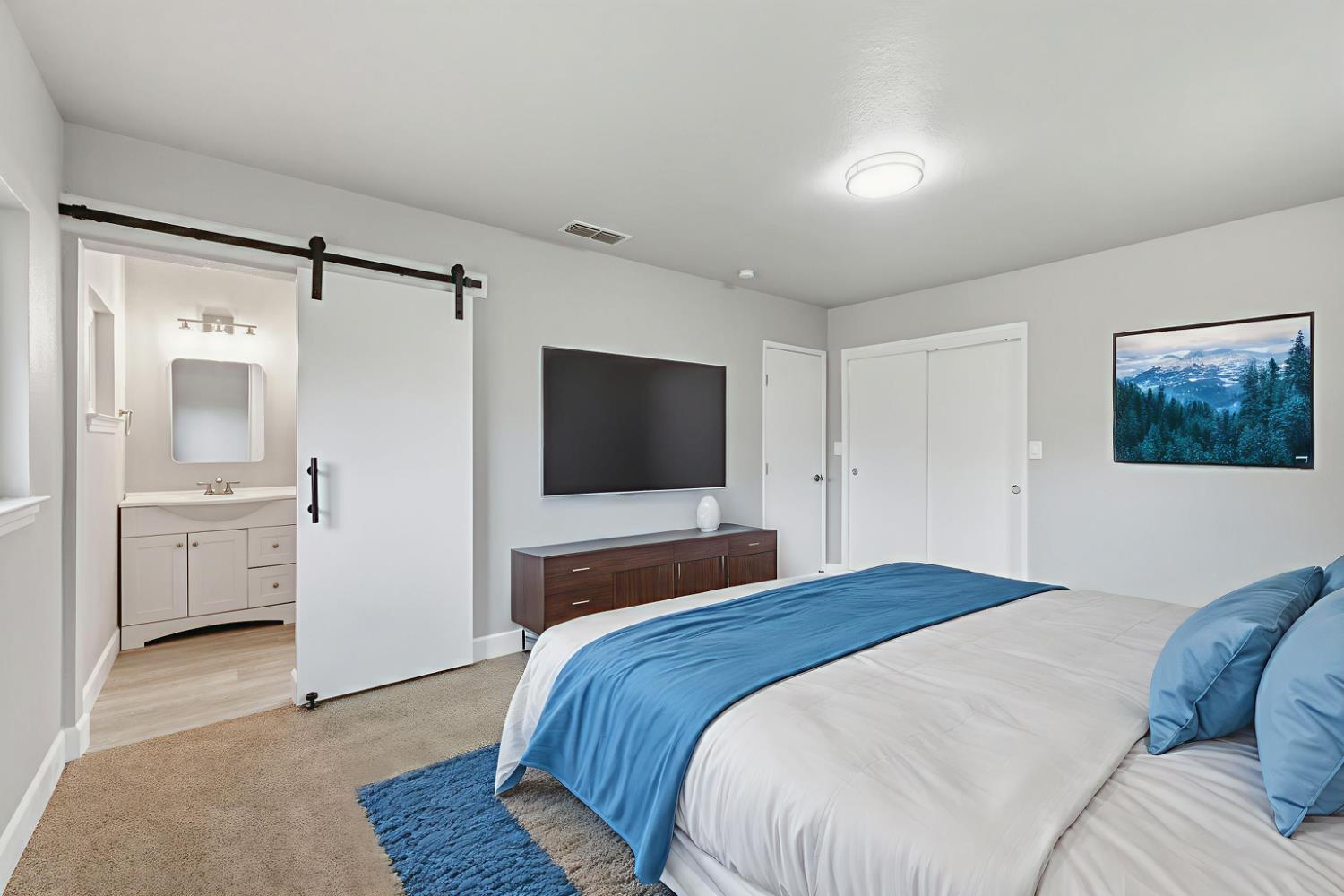 537 E Michigan Ave, Fresno, CA 93704