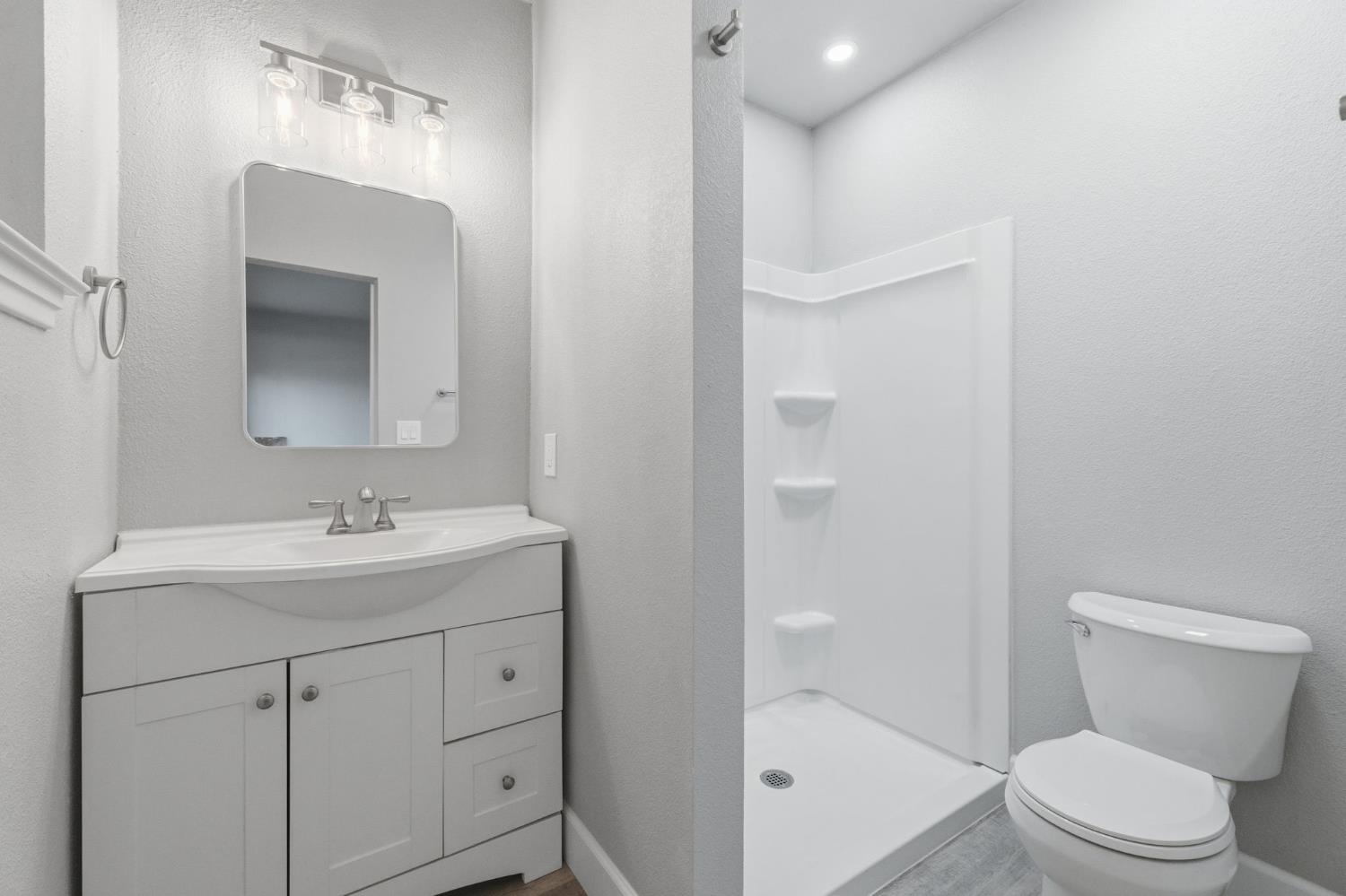 537 E Michigan Ave, Fresno, CA 93704