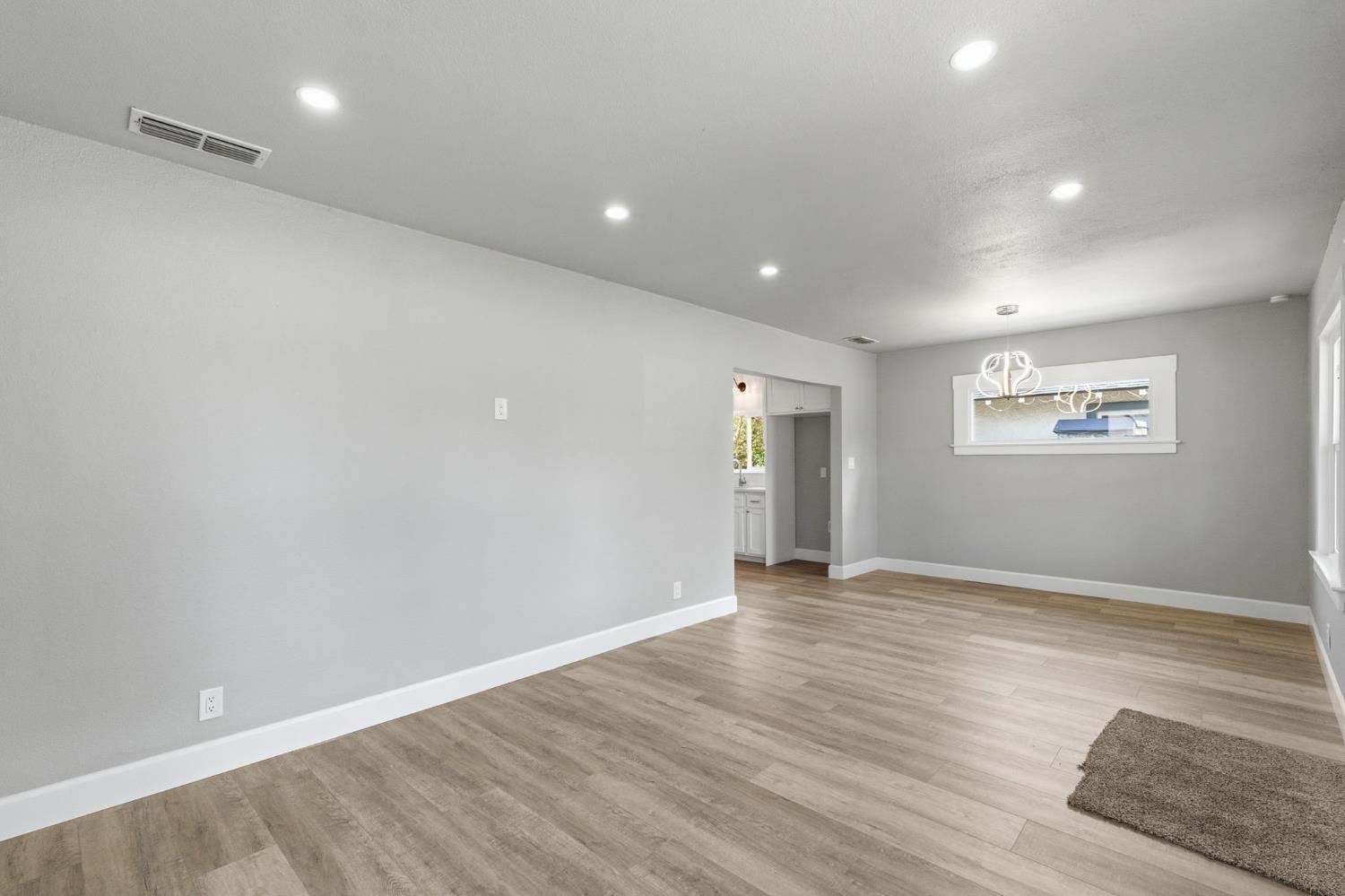 537 E Michigan Ave, Fresno, CA 93704