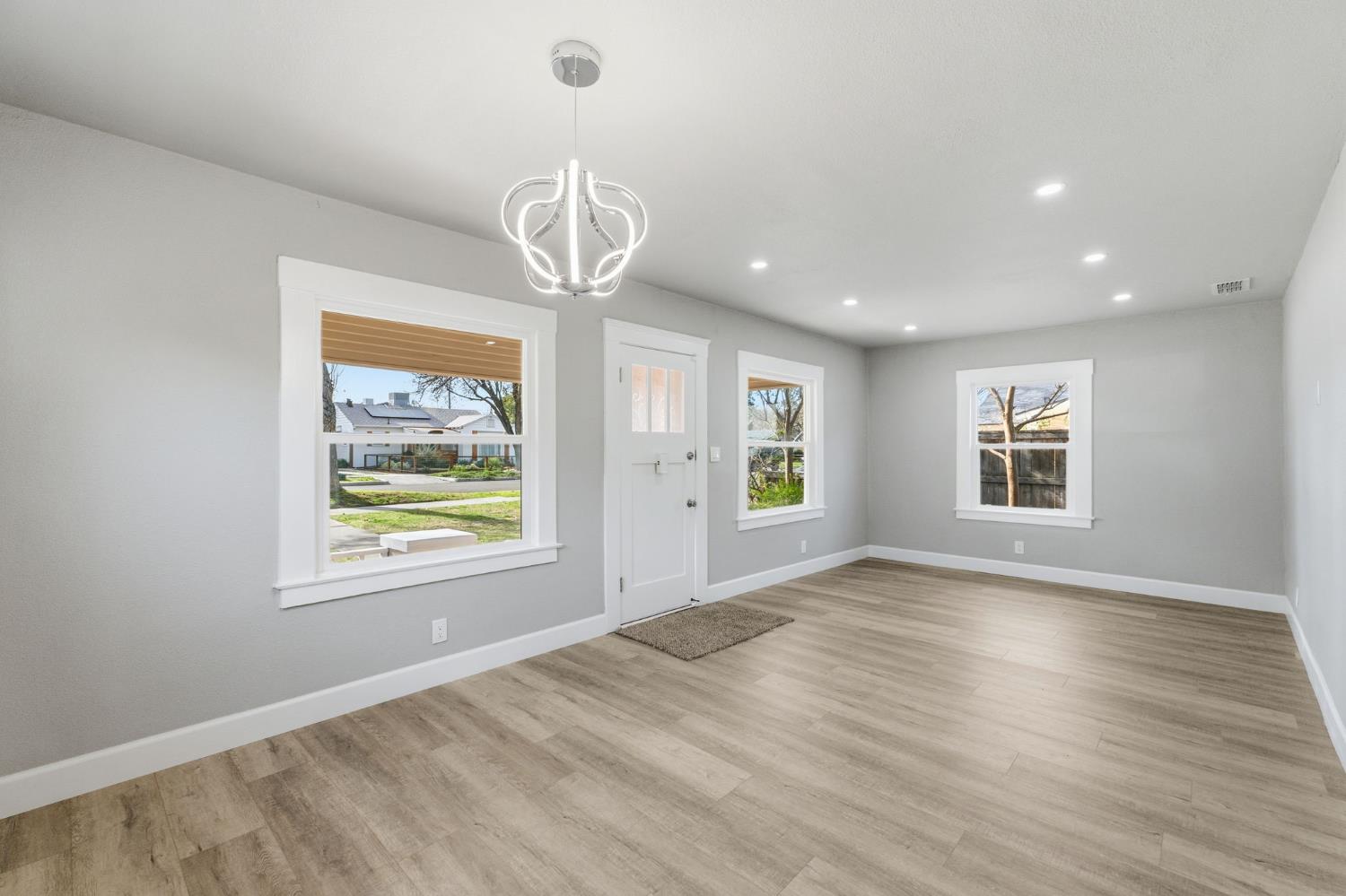 537 E Michigan Ave, Fresno, CA 93704