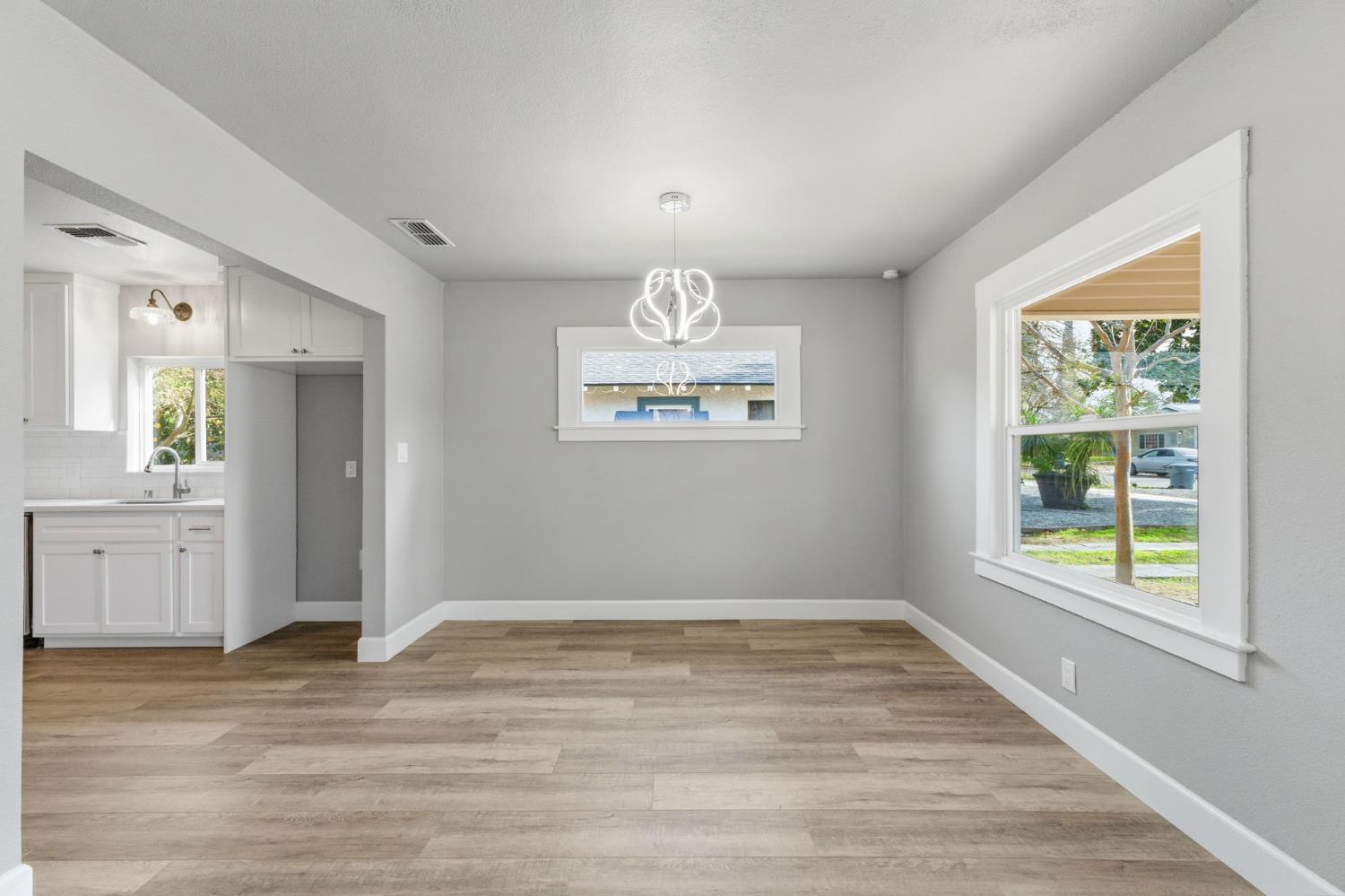 537 E Michigan Ave, Fresno, CA 93704