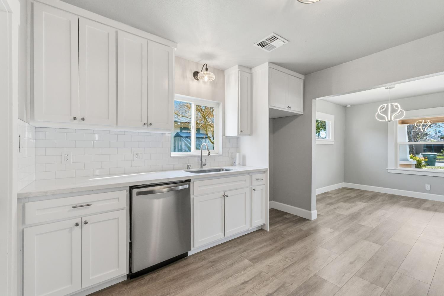 537 E Michigan Ave, Fresno, CA 93704