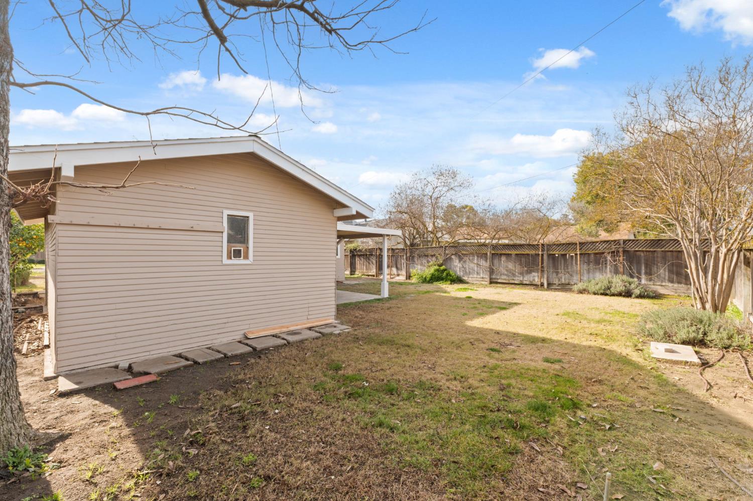 537 E Michigan Ave, Fresno, CA 93704