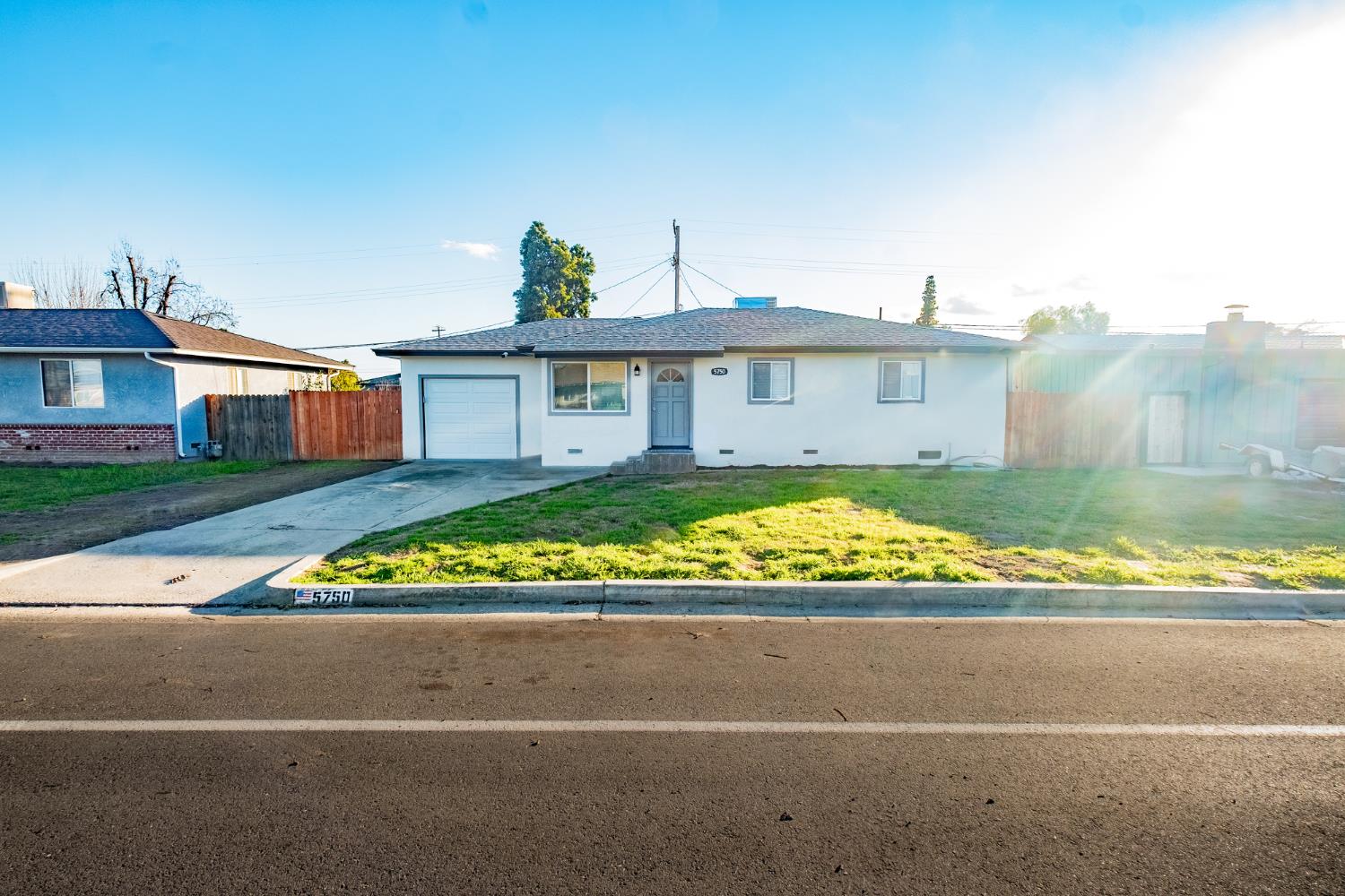 5750 E Ashlan Ave, Fresno, CA 93727