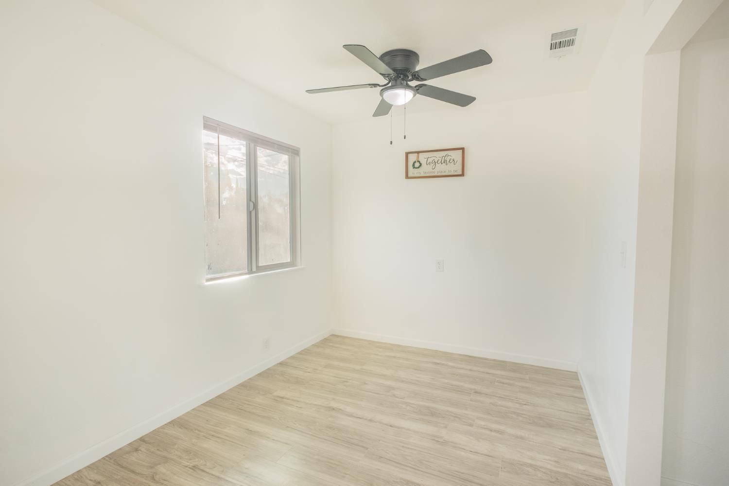 5750 E Ashlan Ave, Fresno, CA 93727