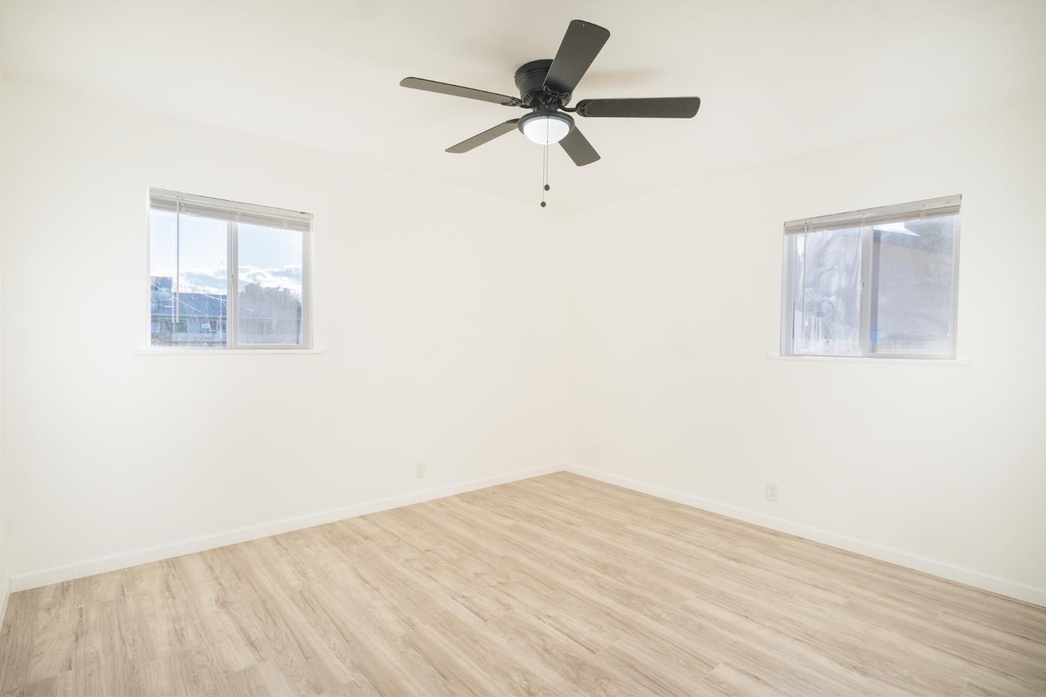 5750 E Ashlan Ave, Fresno, CA 93727