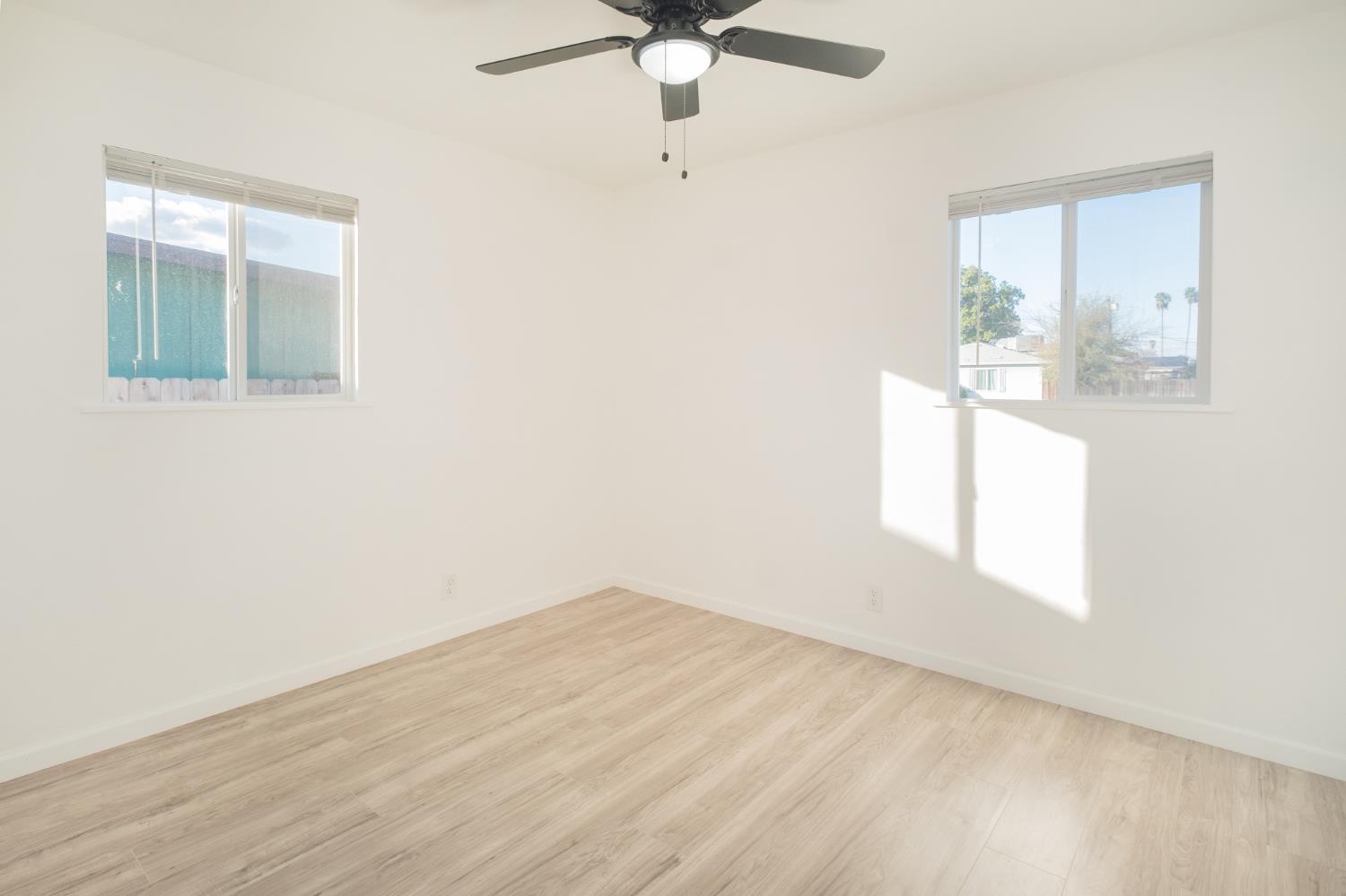 5750 E Ashlan Ave, Fresno, CA 93727